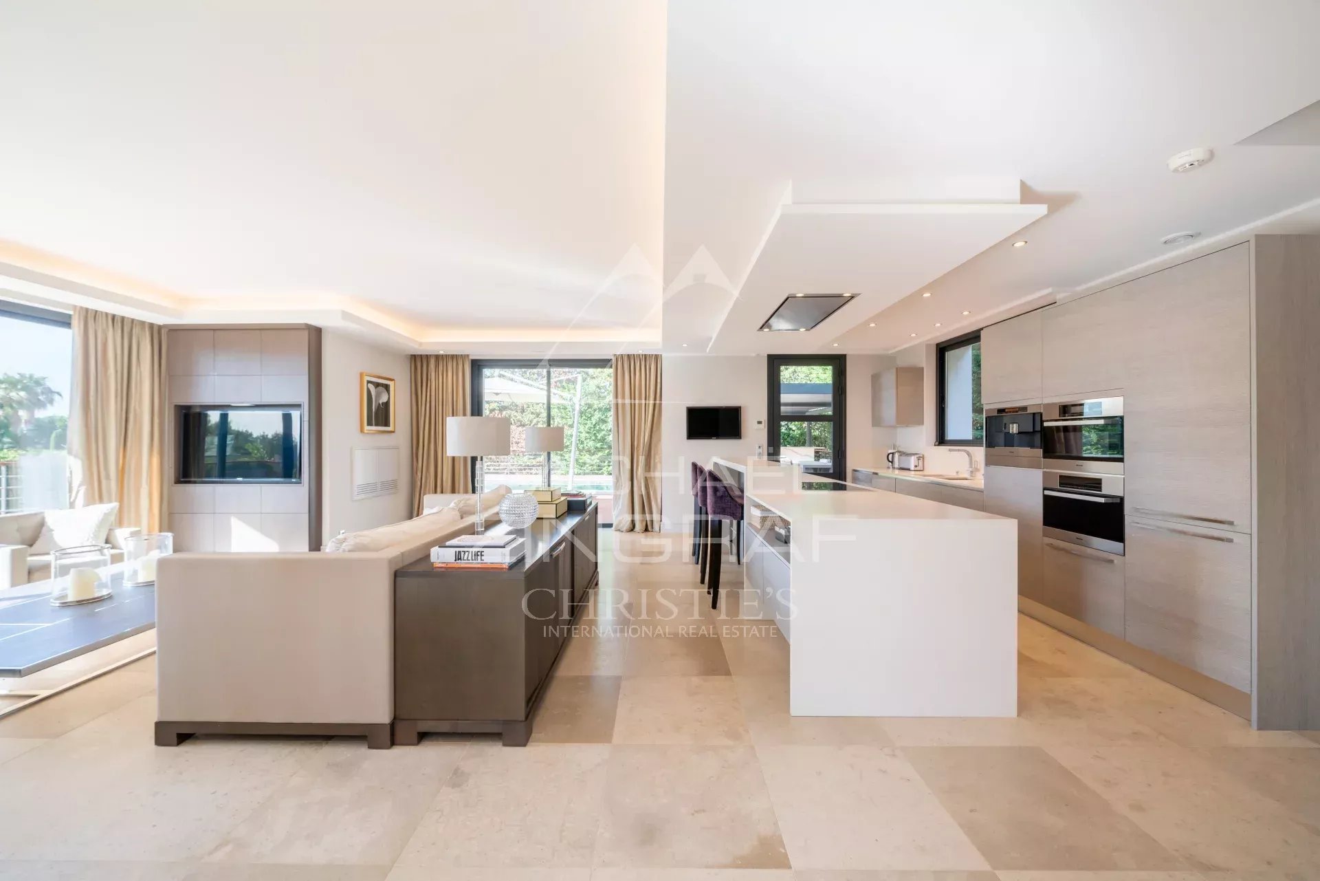 Modern renovierte Villa nahe der Strände von Garoupe