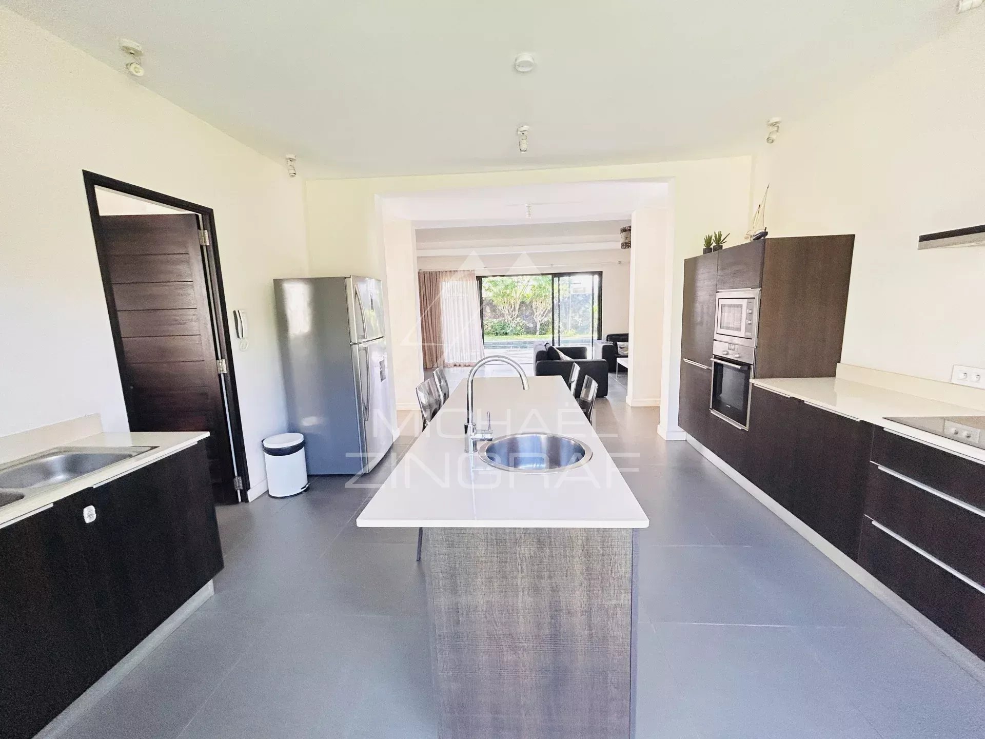 EXKLUSIV: Villa in einer Wohnanlage in Grand Baie