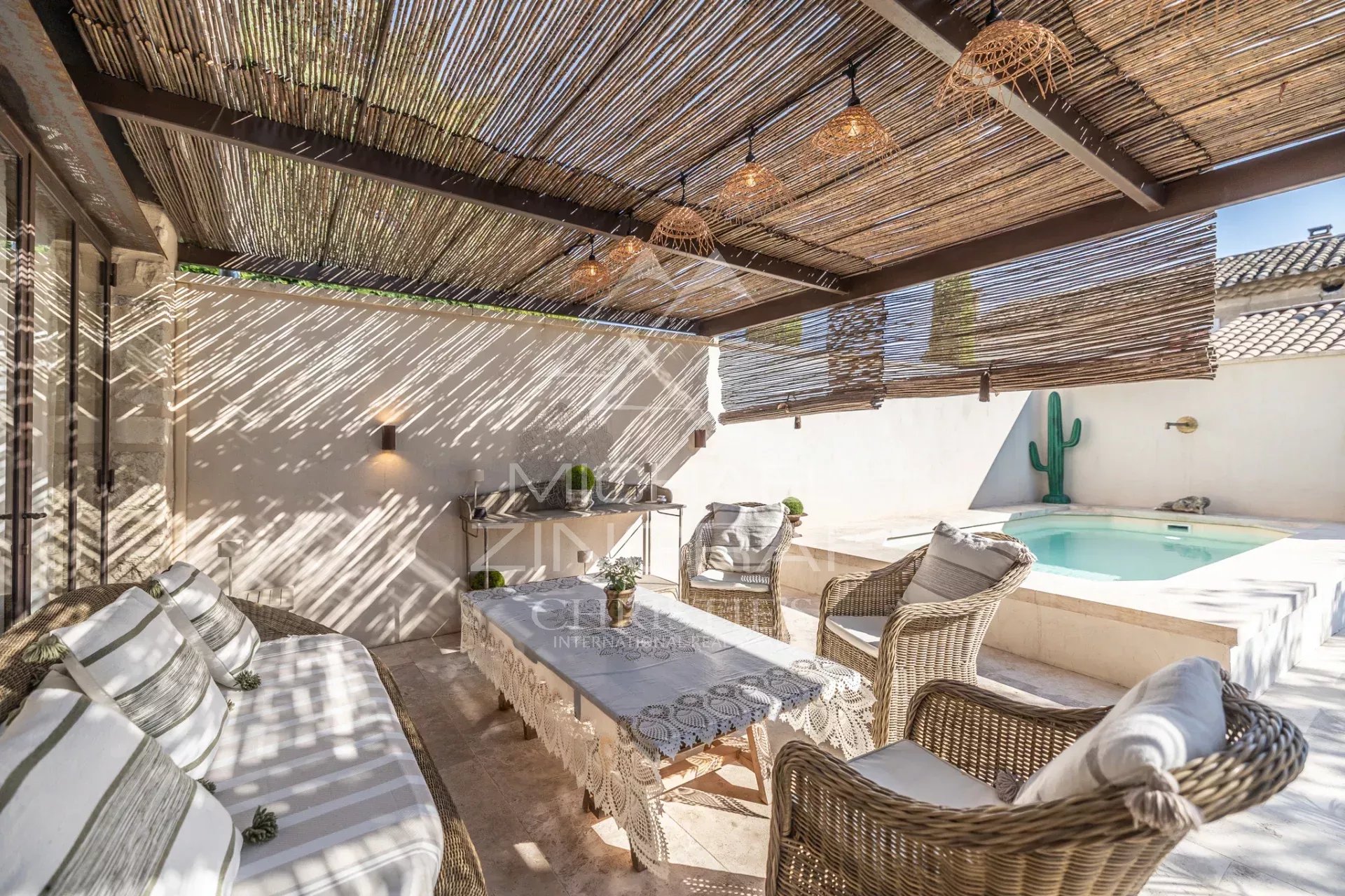 Exclusivité - Proche de l'Isle-sur-la-Sorgue - Magnifique maison de maître rénovée avec piscine