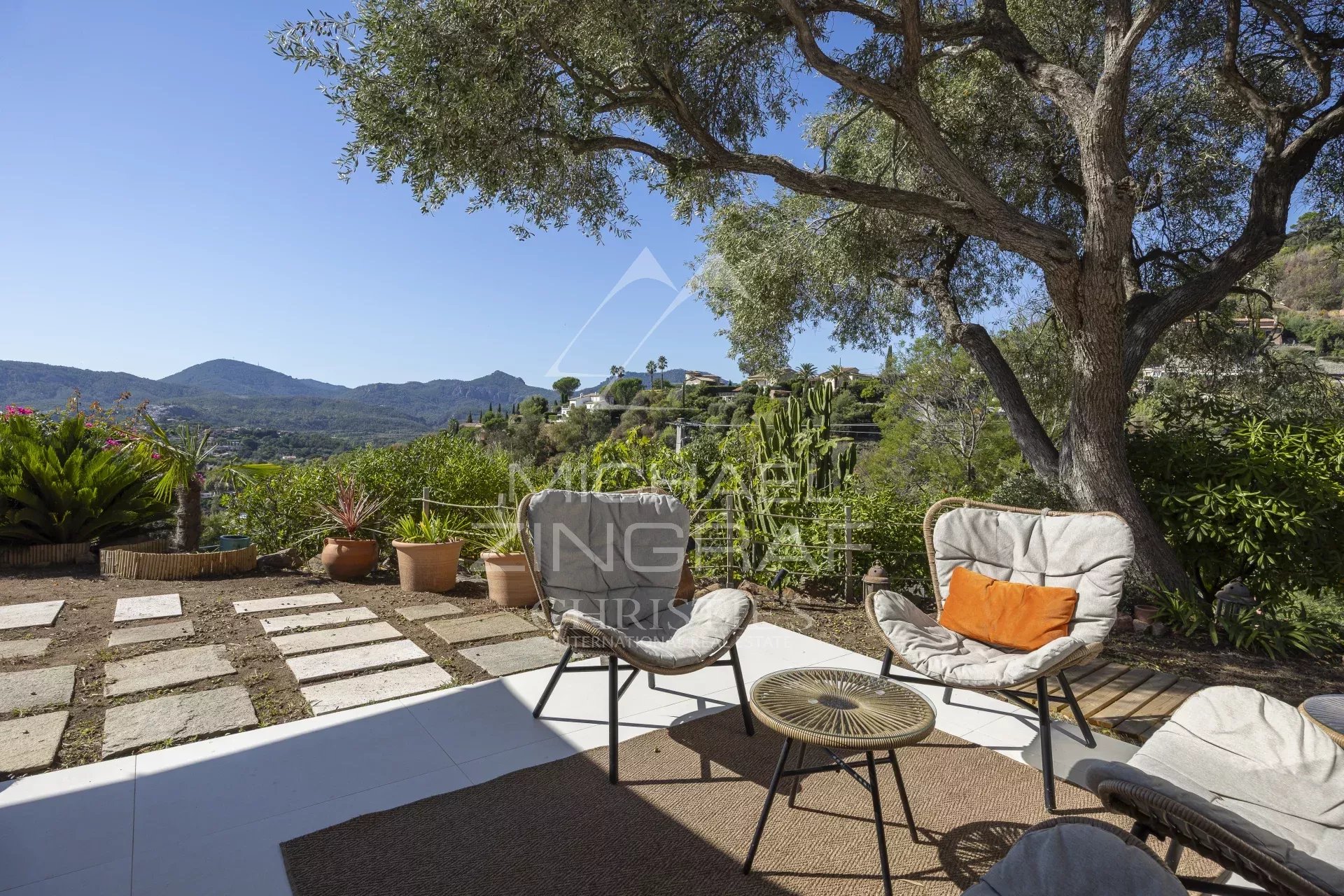 EXKLUSIV- Mandelieu-la-Napoule – Renovierte Villa – In der Nähe von Cannes