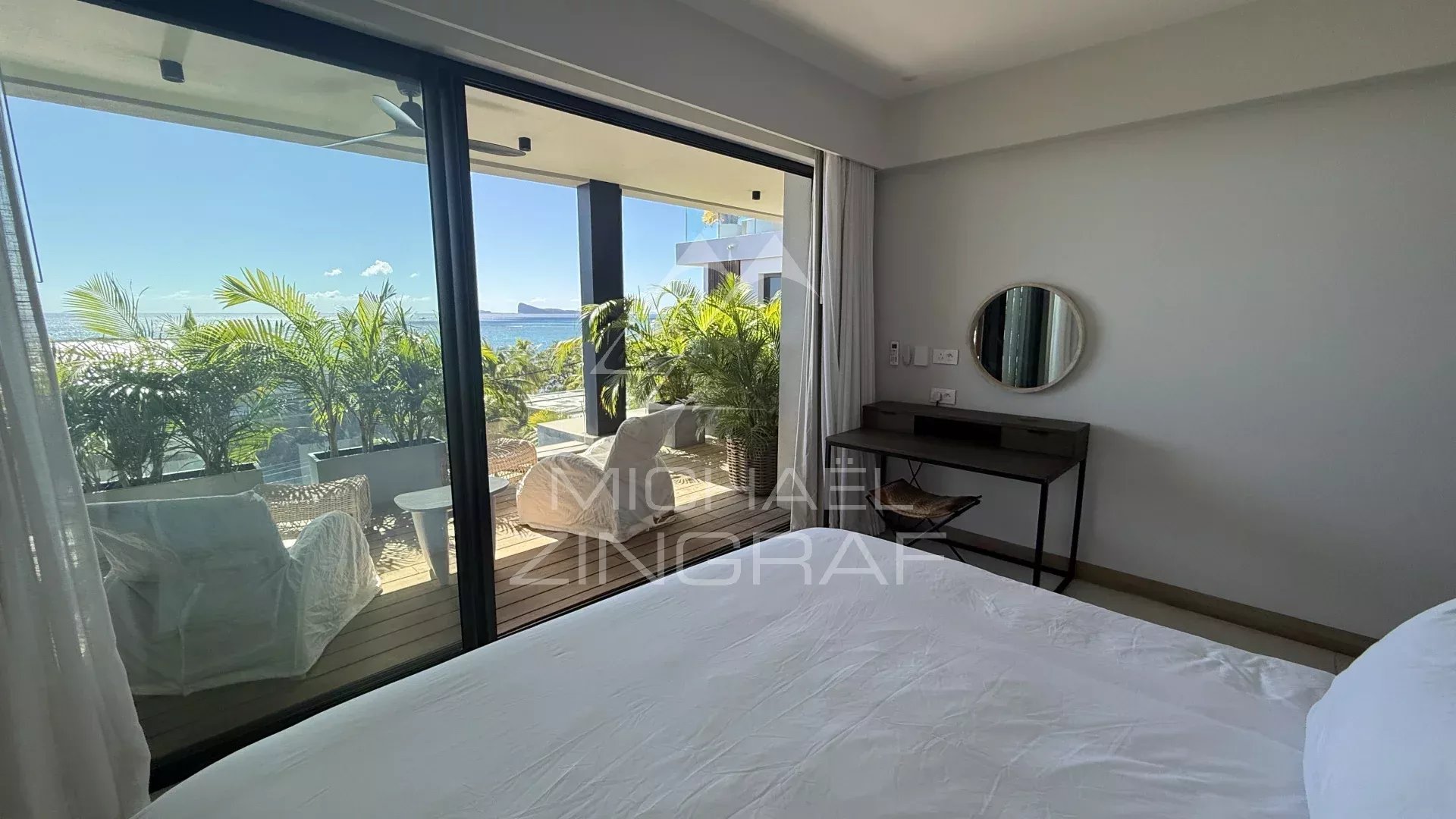 Luxury Penthouse with Sea Views – Pointe aux Canonniers