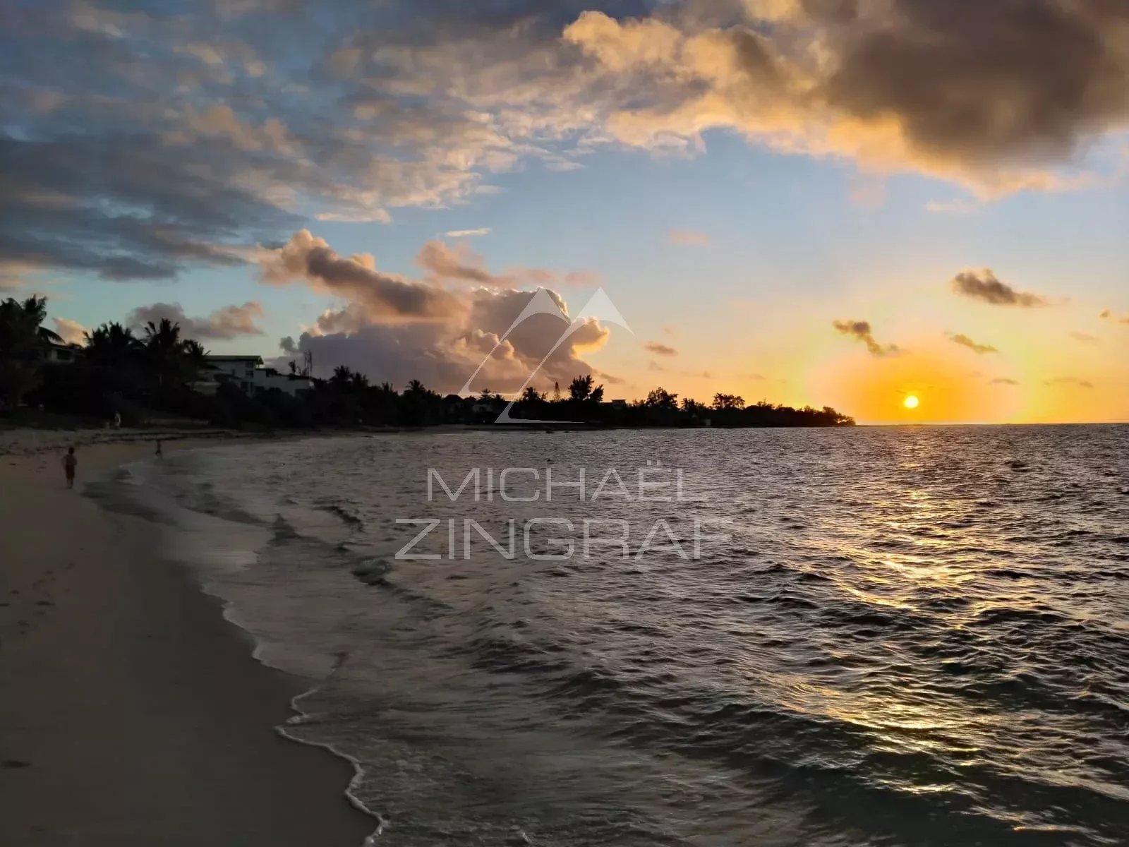 Beachfront Apartment with Panoramic Ocean Views – Pointe aux Canonniers