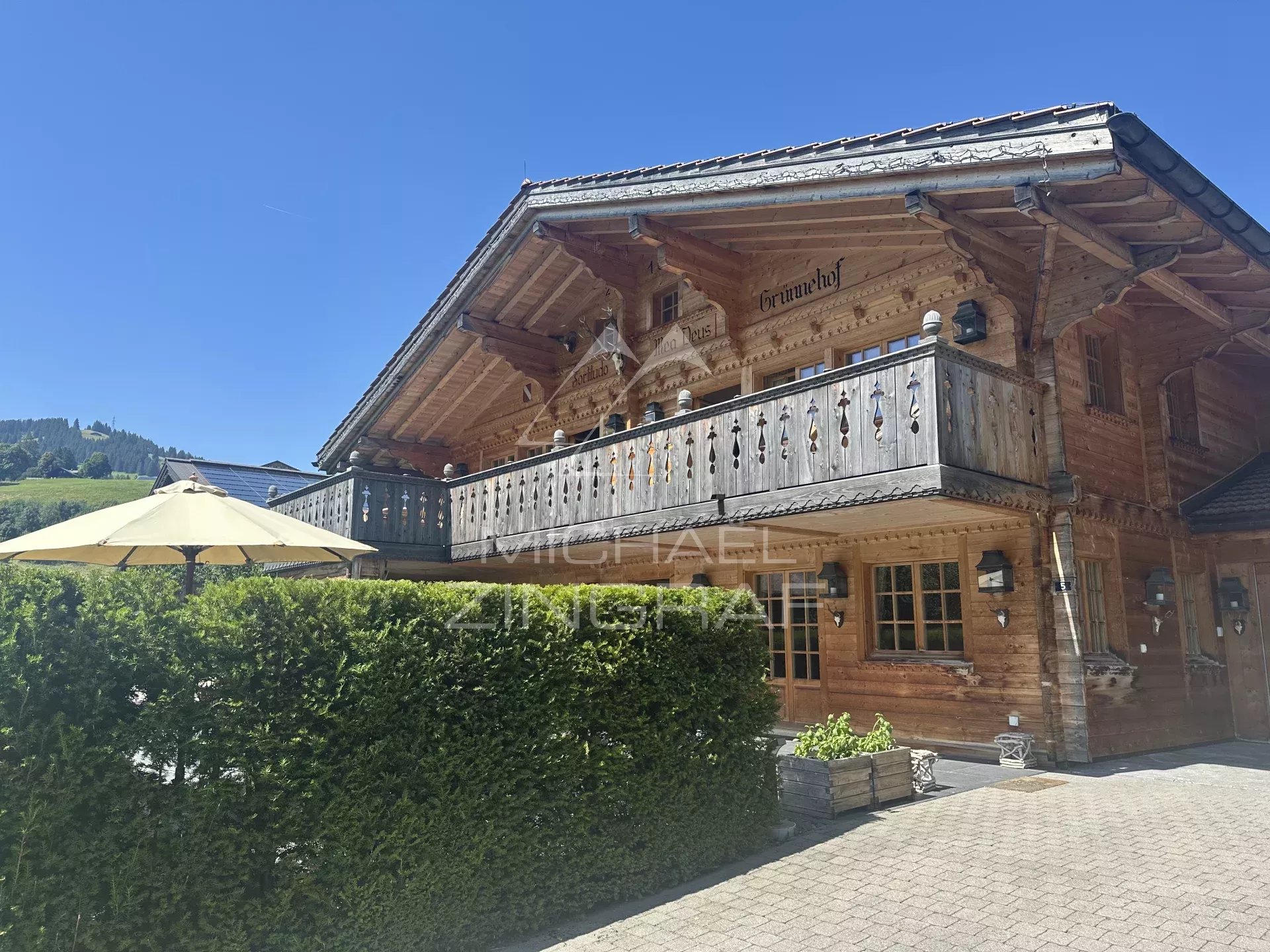 Chalet familial luxueux à proximité des pistes de Schoenried et Saanenmoeser