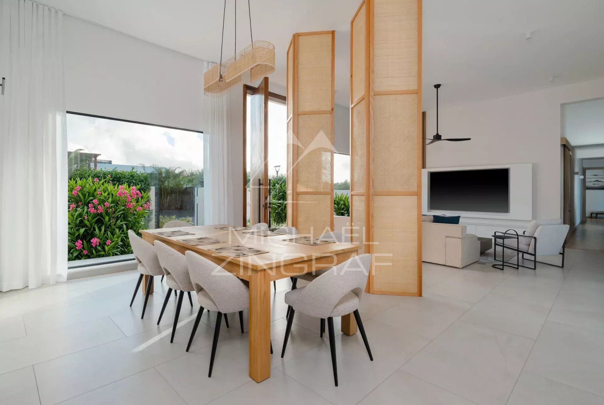 Moderne Villa mit Panoramablick auf den Golfplatz