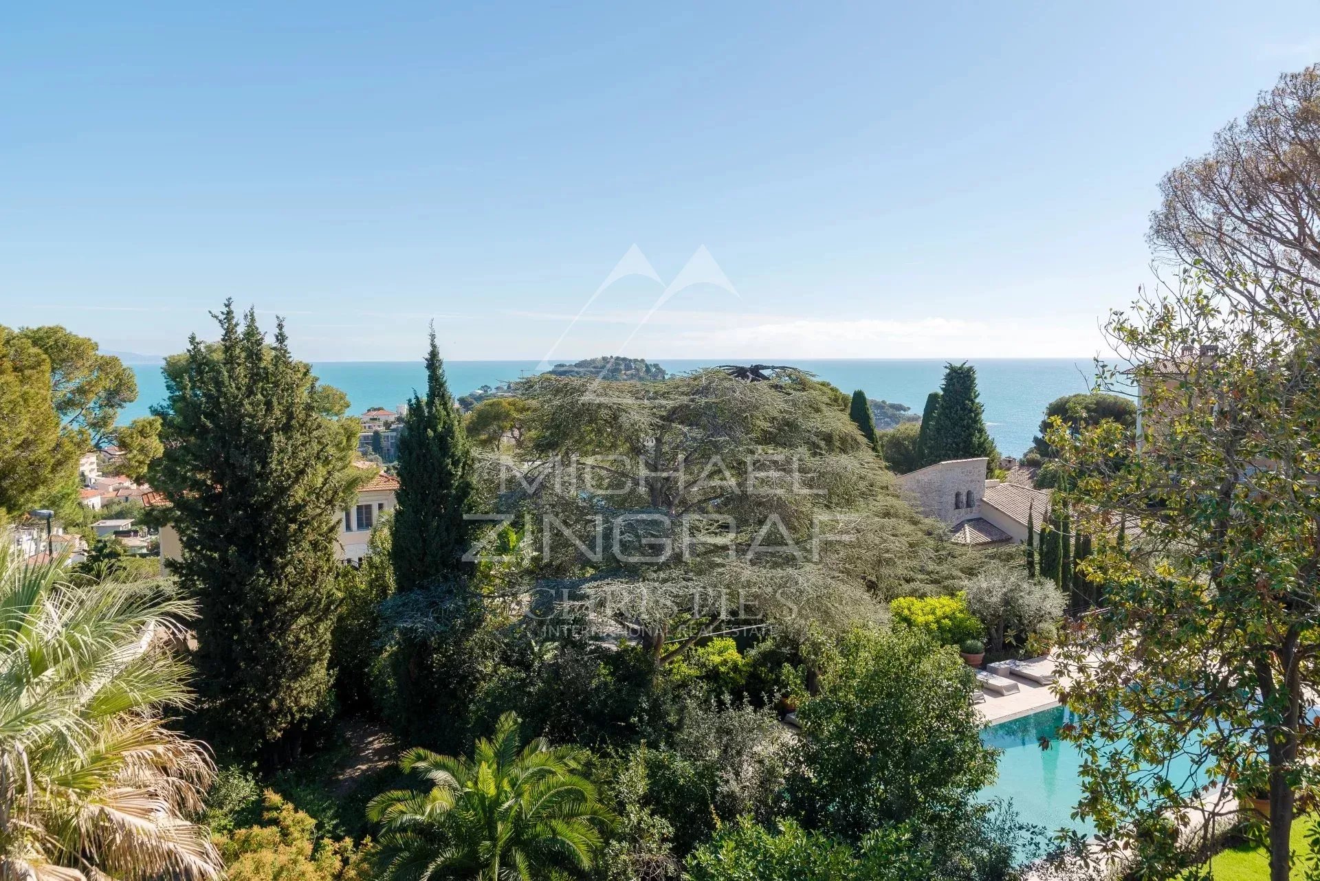 Renoviertes Penthouse mit herrlichem Meerblick