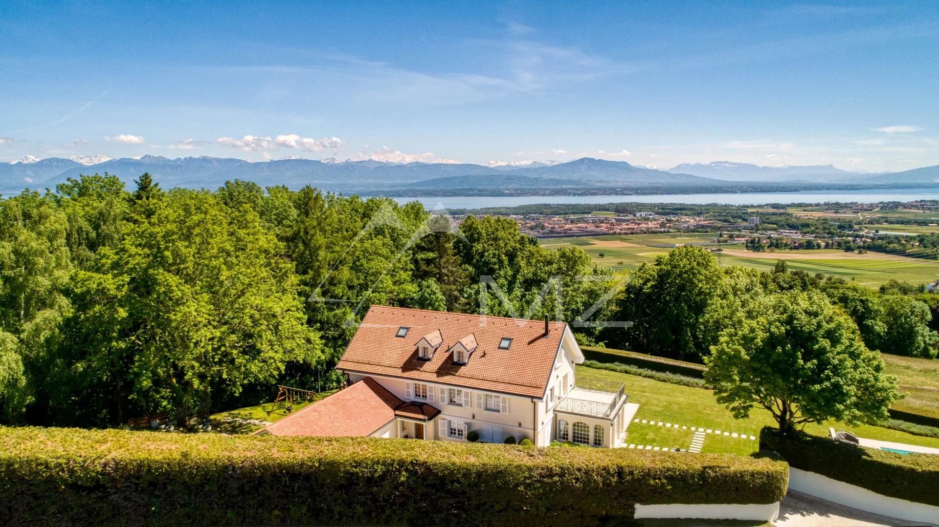 BEGNINS – Vaud - Beautiful mansion located in a quiet area