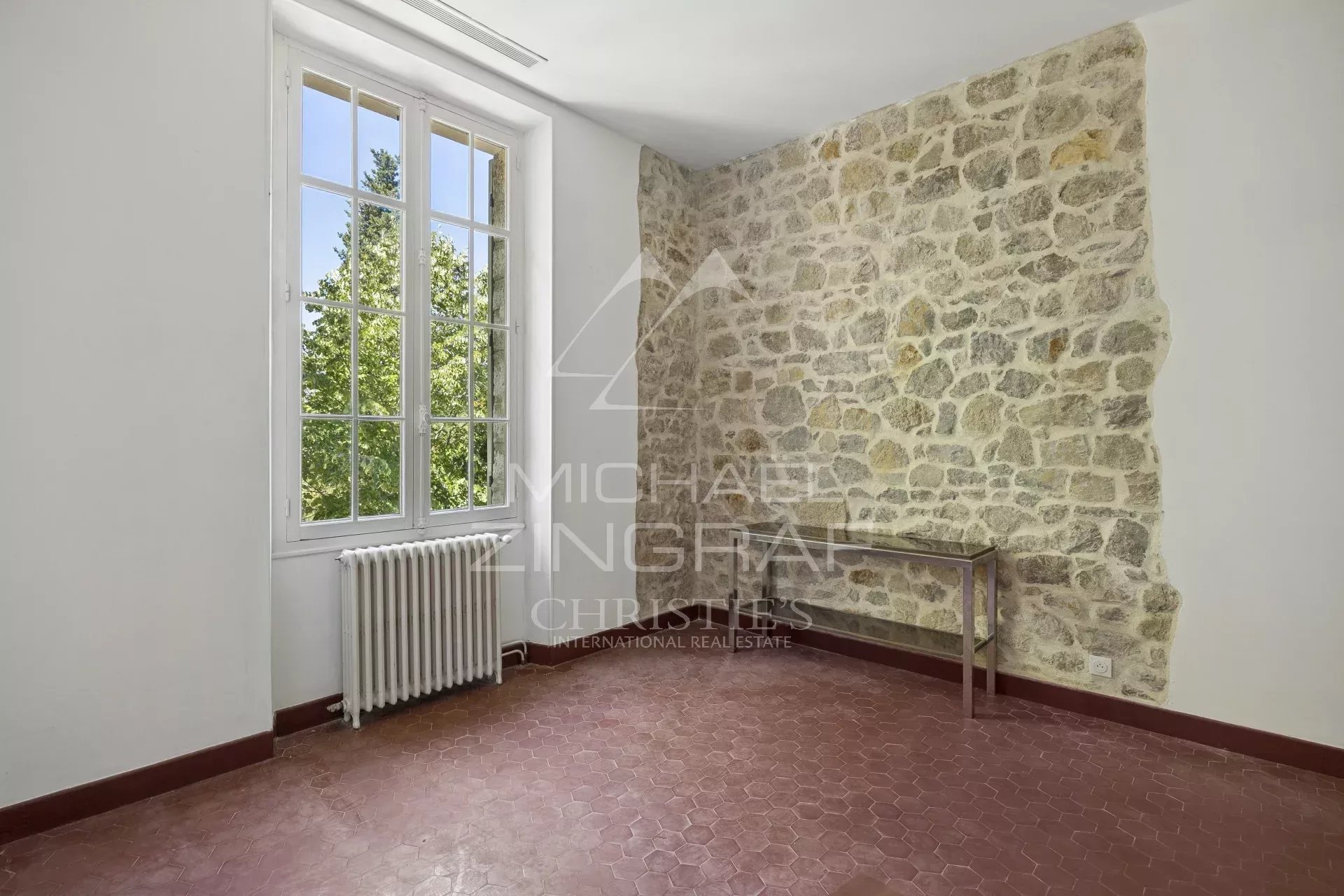 In der Nähe von Cannes West – Authentisches Steinhaus auf einem Grundstück von über 1,3 Hektar