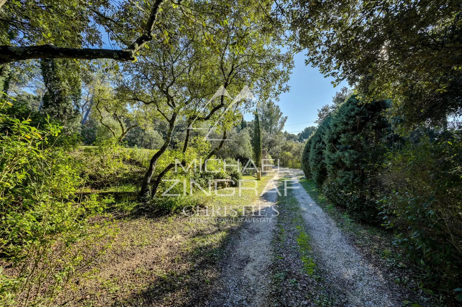 House in an exceptional setting 20 km from Aix-en-Provence