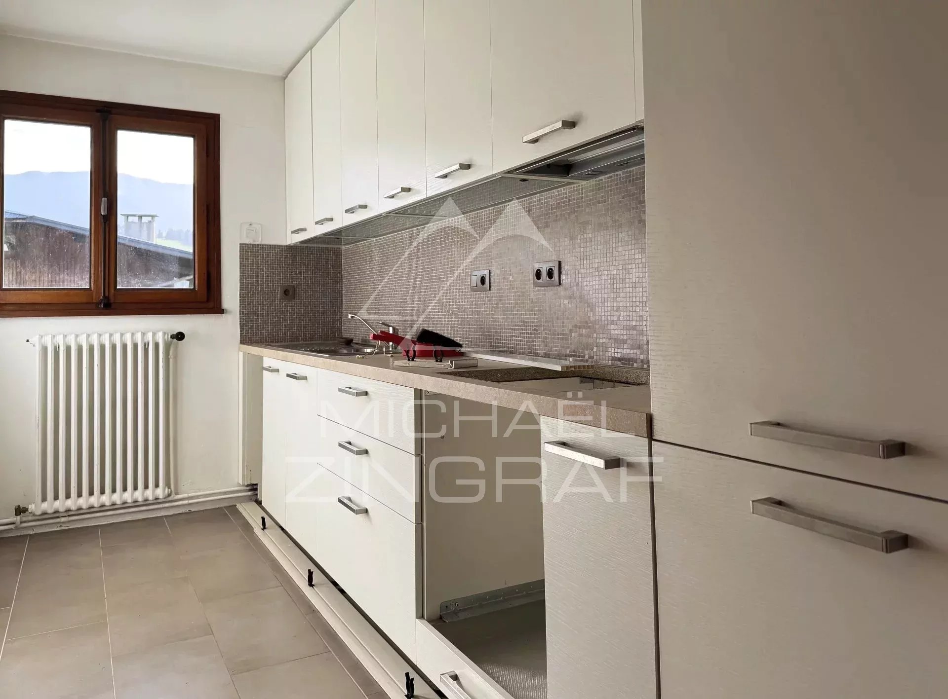 Chalet to renovate 5 flats - Village on foot - Unobstructed view and quiet location