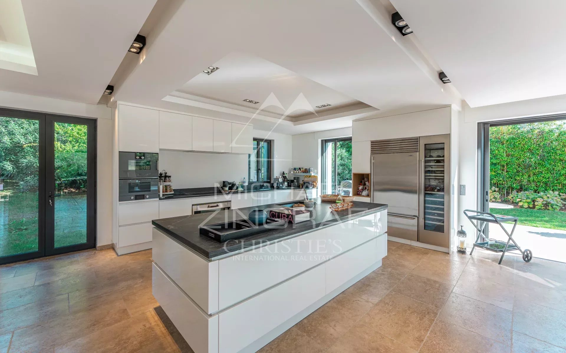 Superbe villa contemporaine à Ramatuelle – Vue dégagée, exposition plein sud