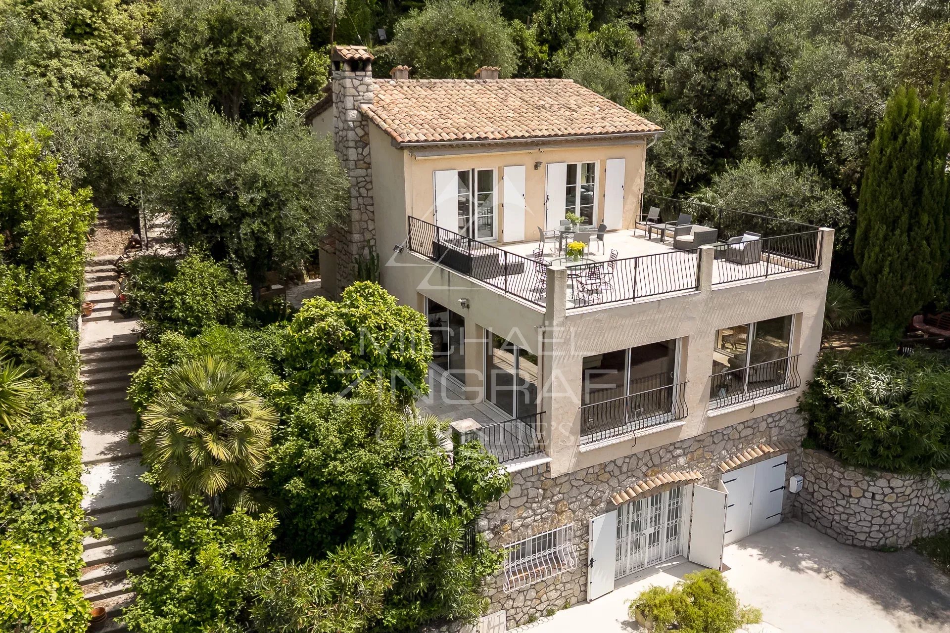 Cannes - Oxford - Panoramablick auf die Stadt