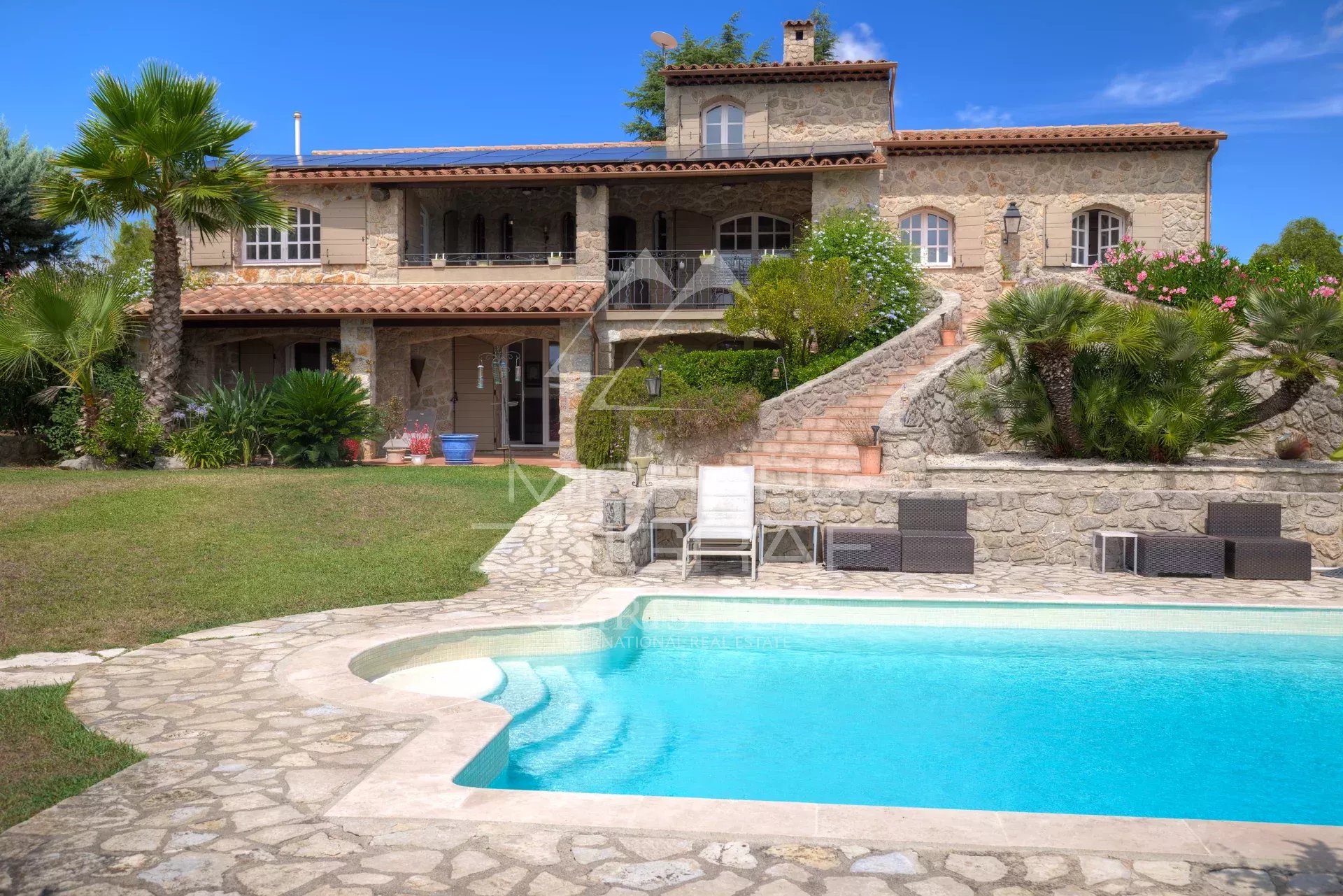 Steinernes Anwesen mit 360° Rundumblick