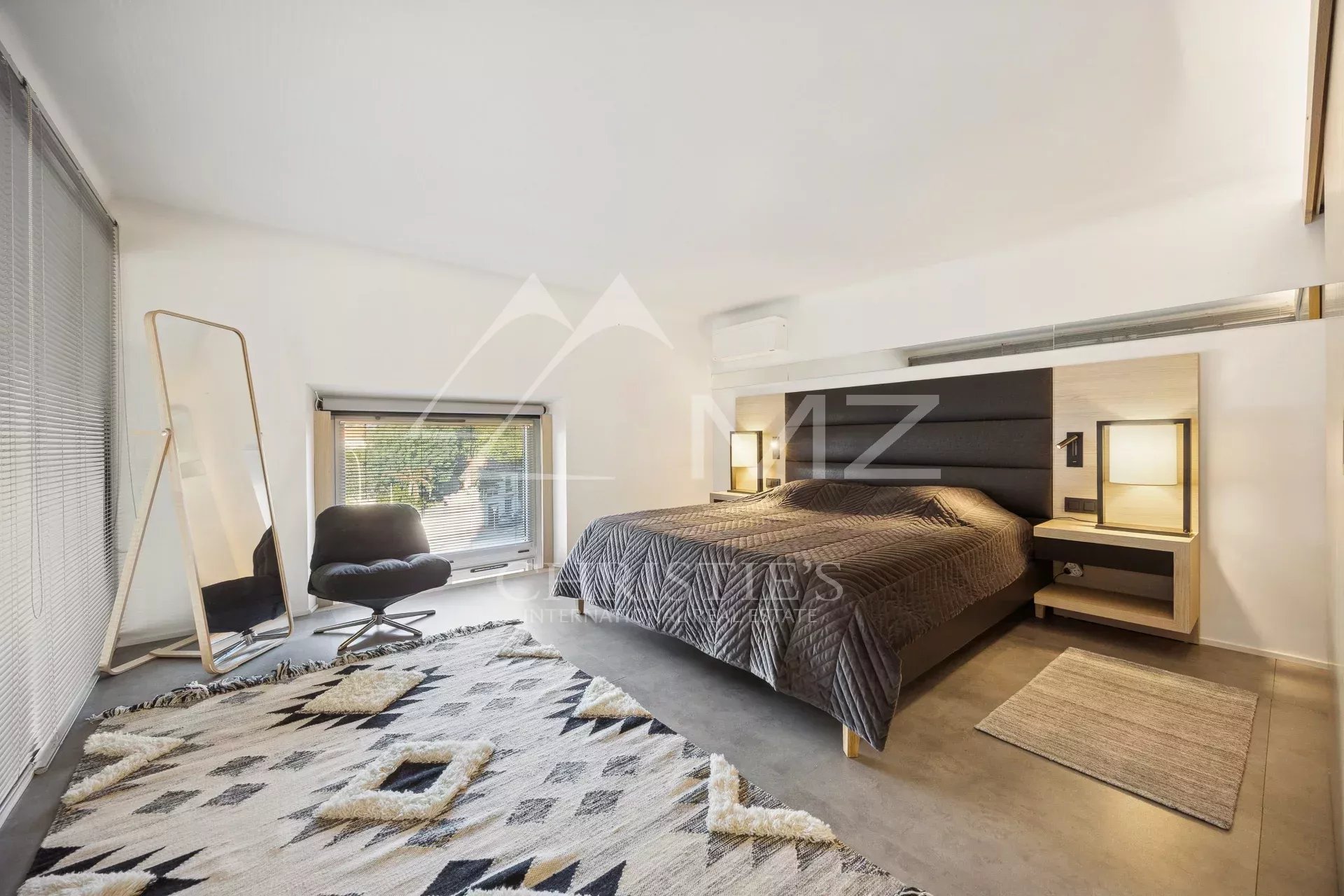 Vast Atypical Loft in Cannes Montfleury