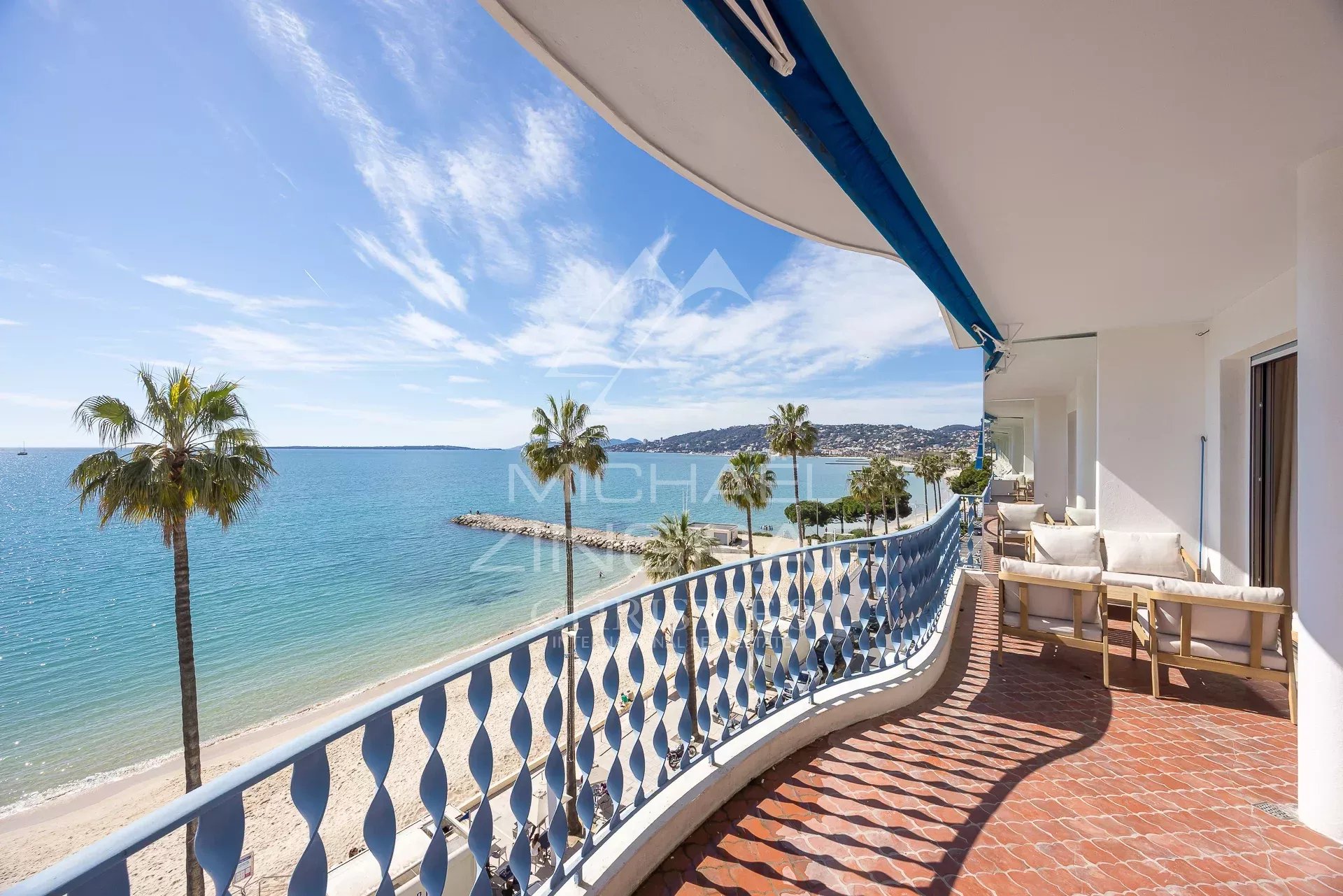 Durchgehende Wohnung mit Panoramameerblick