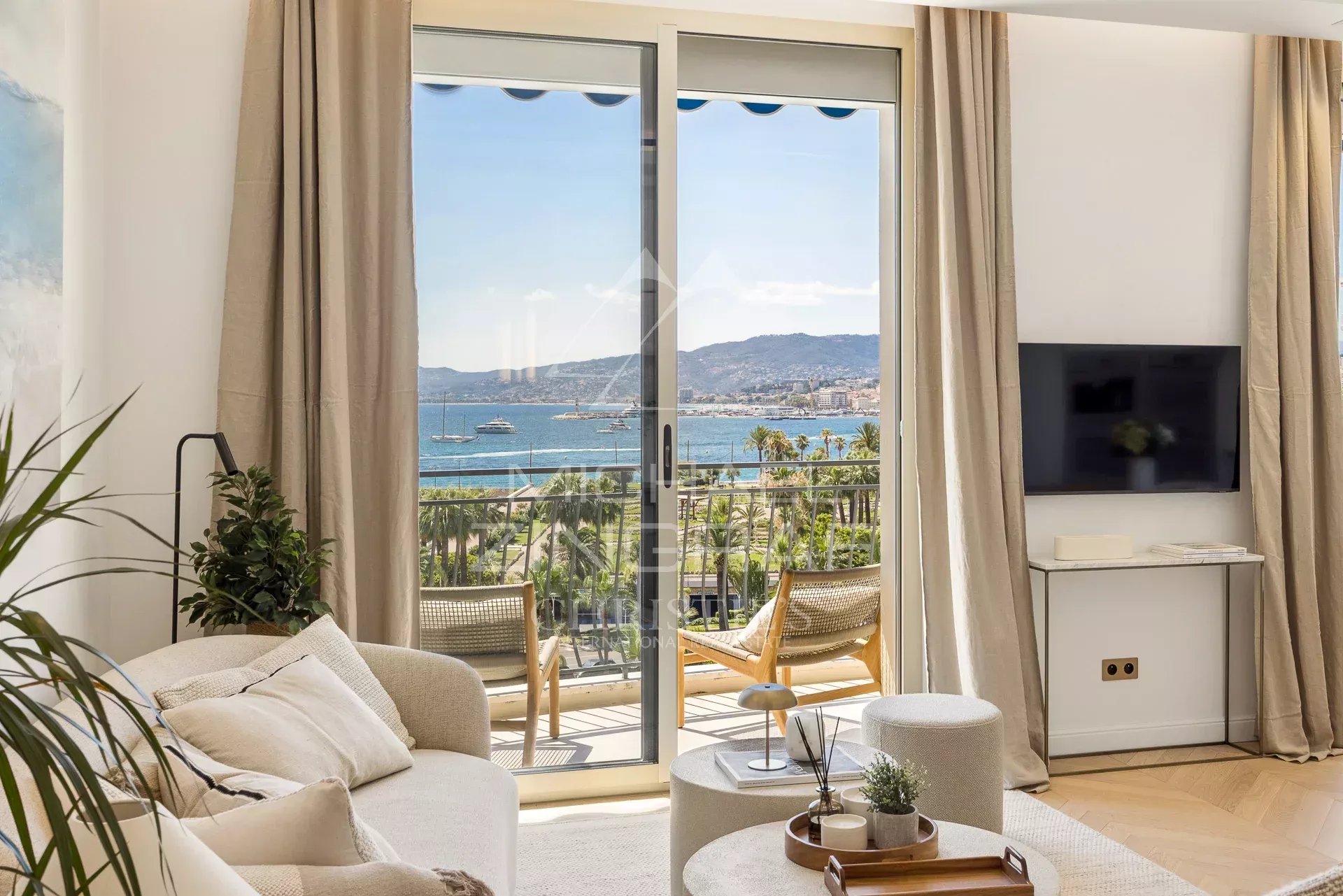 Cannes - Croisette - Exceptional Two-Bedroom Apartment