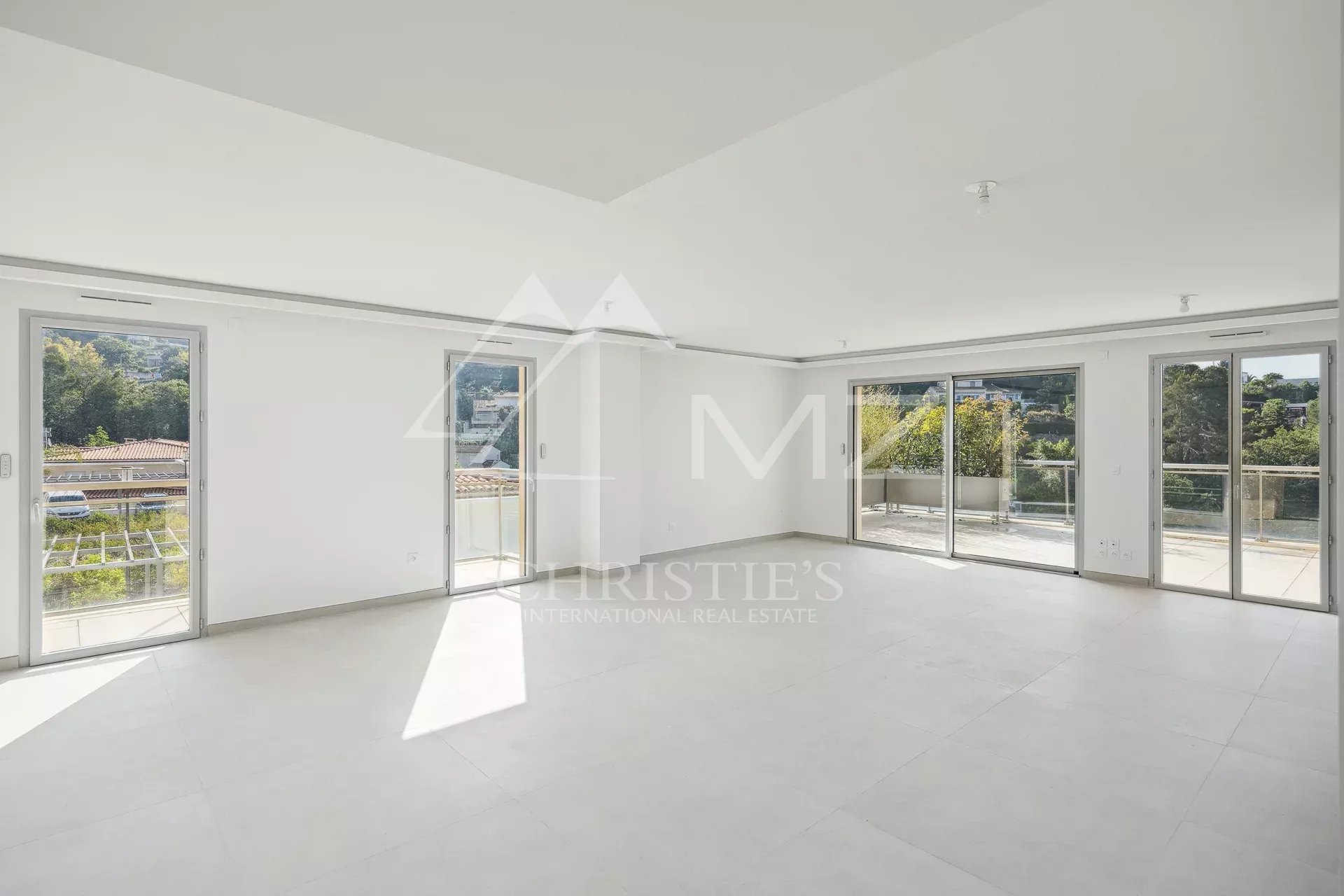 À vendre : Le Cannet collines, exceptionnel 4 pièces en dernier étage