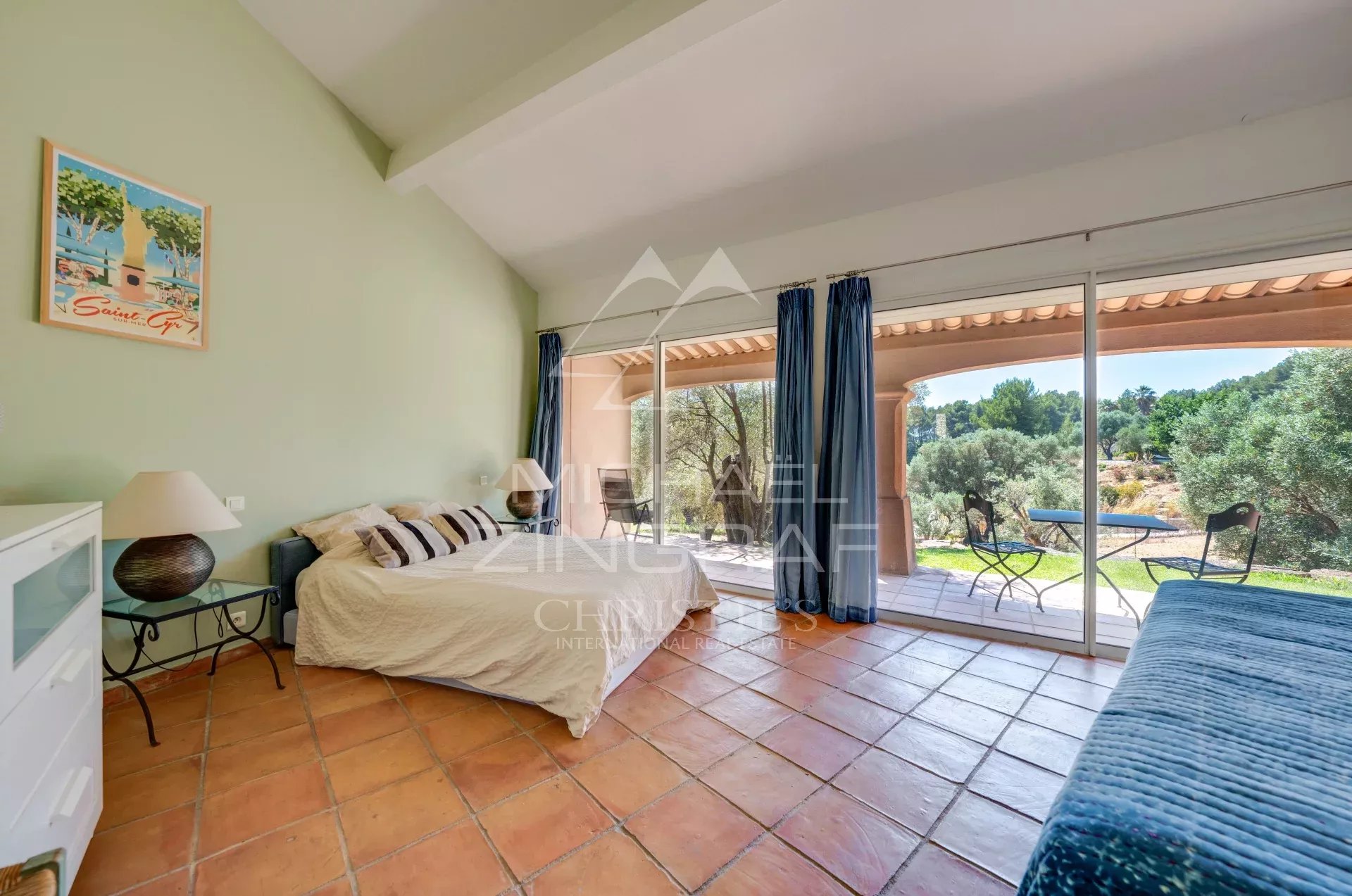 Exclusivité sur St-Cyr-sur-Mer Propriété avec piscine et tennis