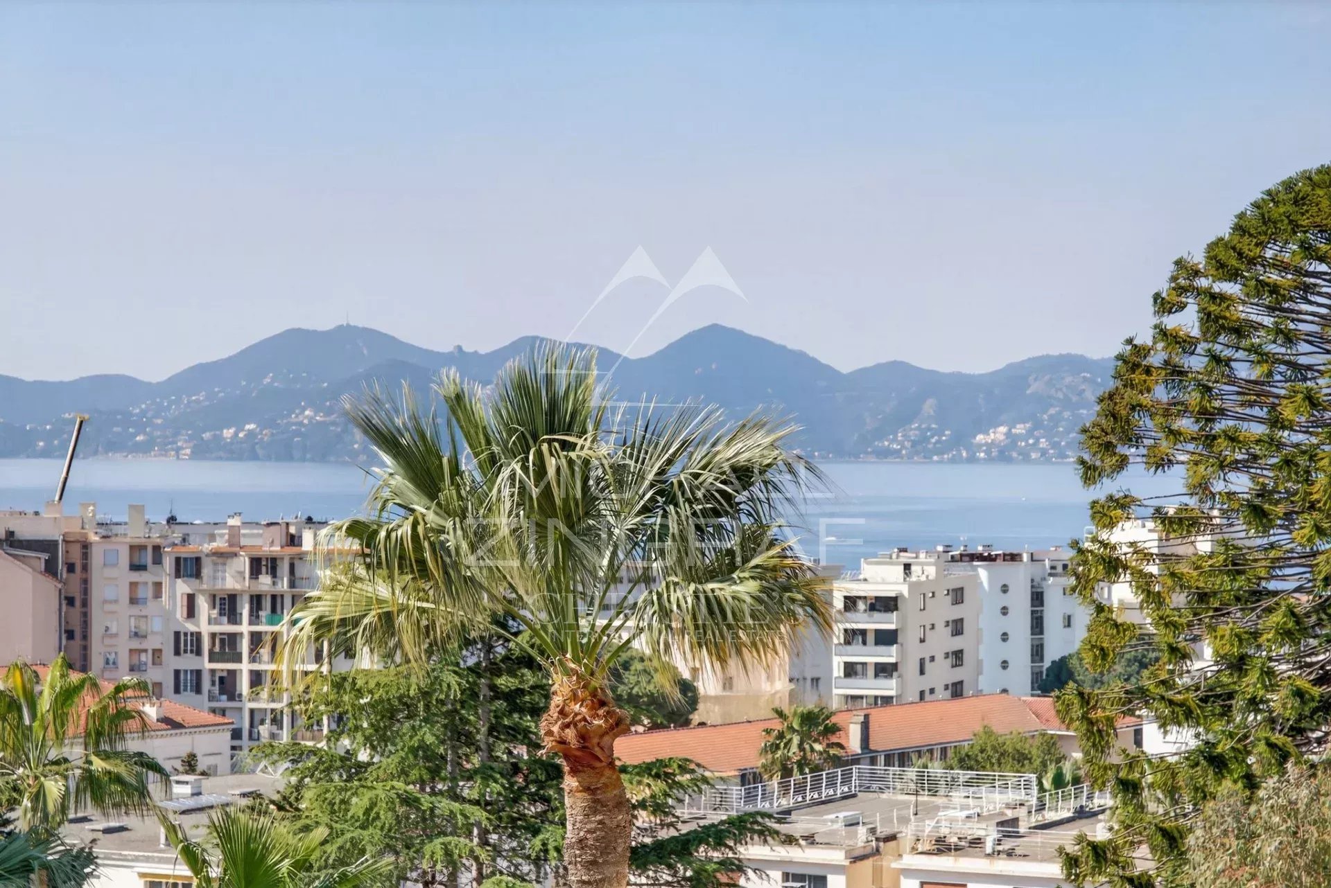 Cannes - Basse Californie - Superbe 3 pièces rénové avec vue mer panoramique