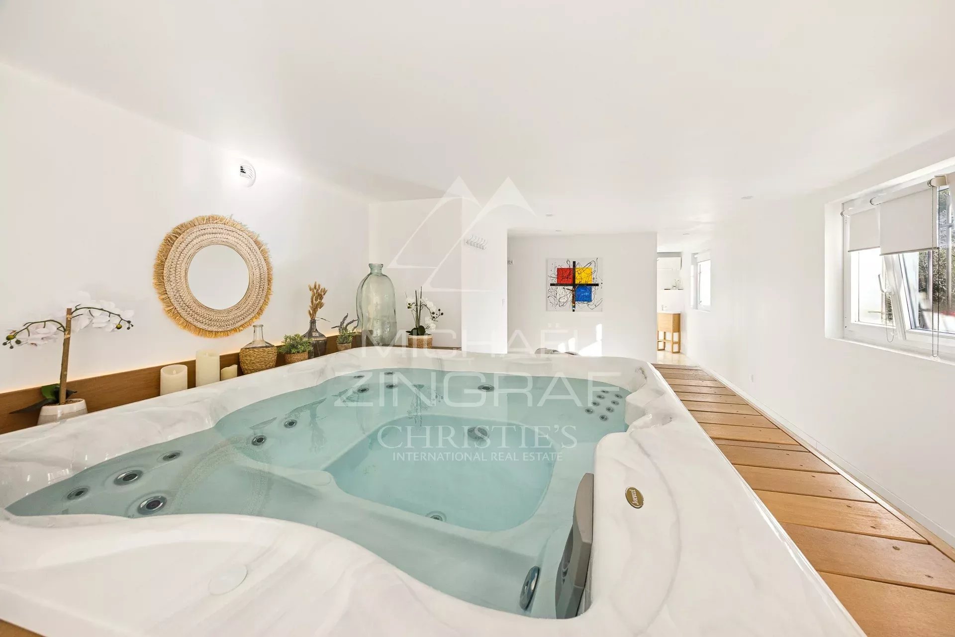 Charming Renovated Property with Guest Suites and Wellness Area