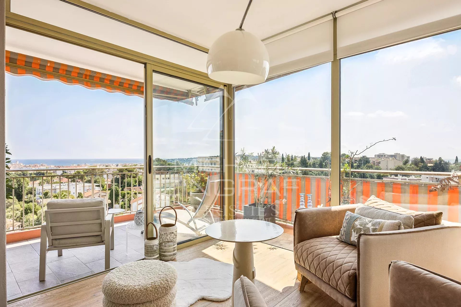 Exclusivité Prestige et Vue Mer au Cœur d’Antibes : Élégant 4 Pièces dans Résidence de Standing