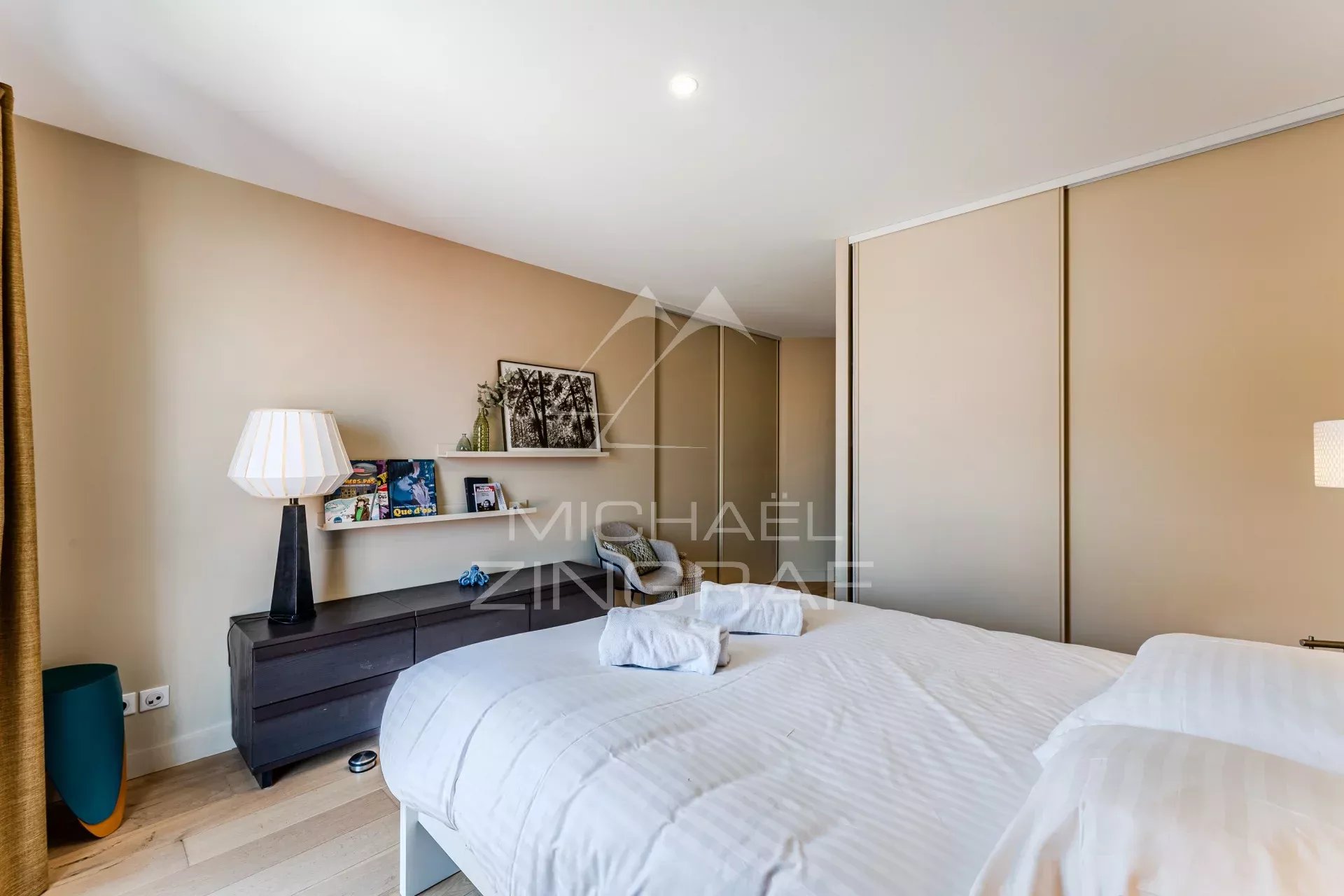 Arcachon center, apartment with basin glimpses, garage and private elevator