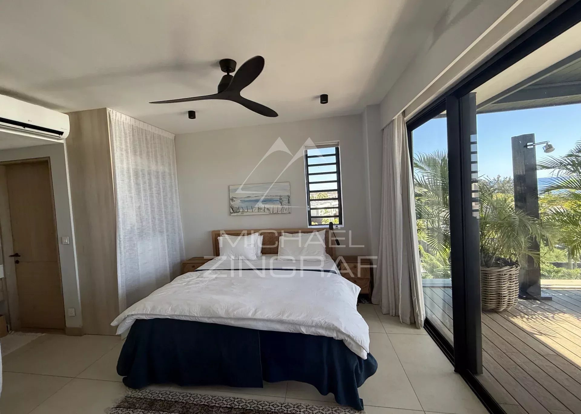 Luxury Penthouse with Sea Views – Pointe aux Canonniers
