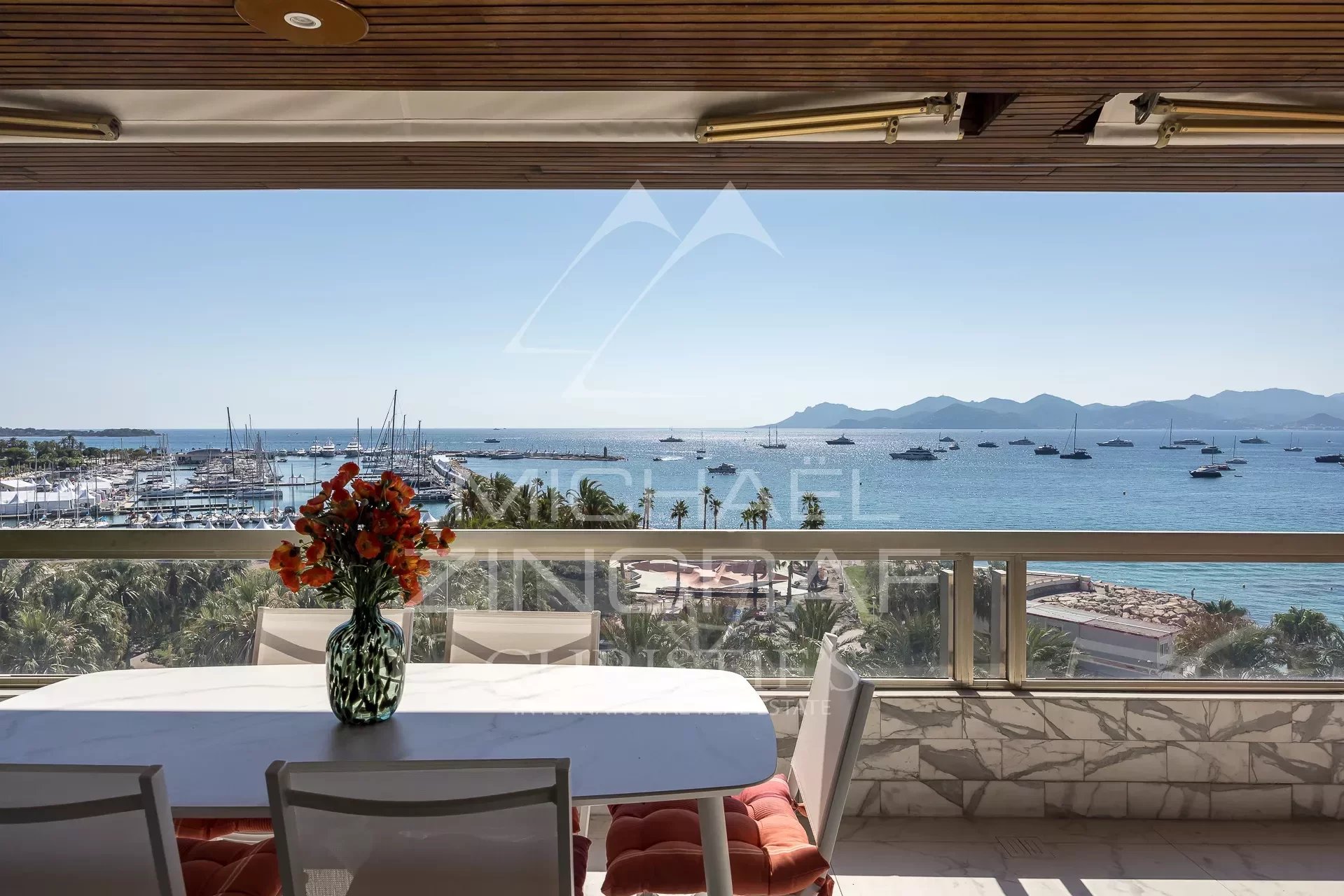 Cannes - Croisette - 3-room apartment with panoramic sea view