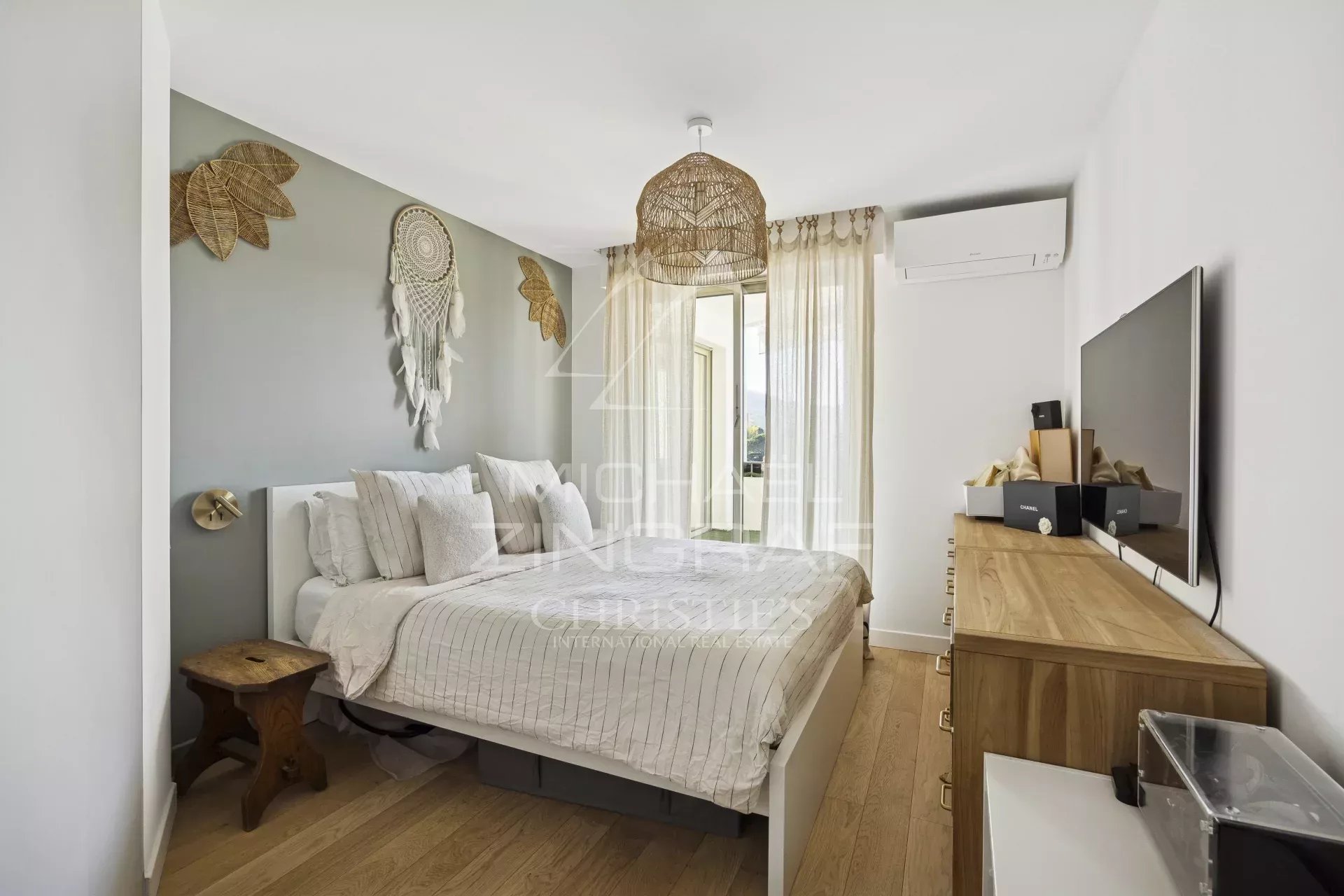 Appartement rénové au dernier étage - Cannes Marina