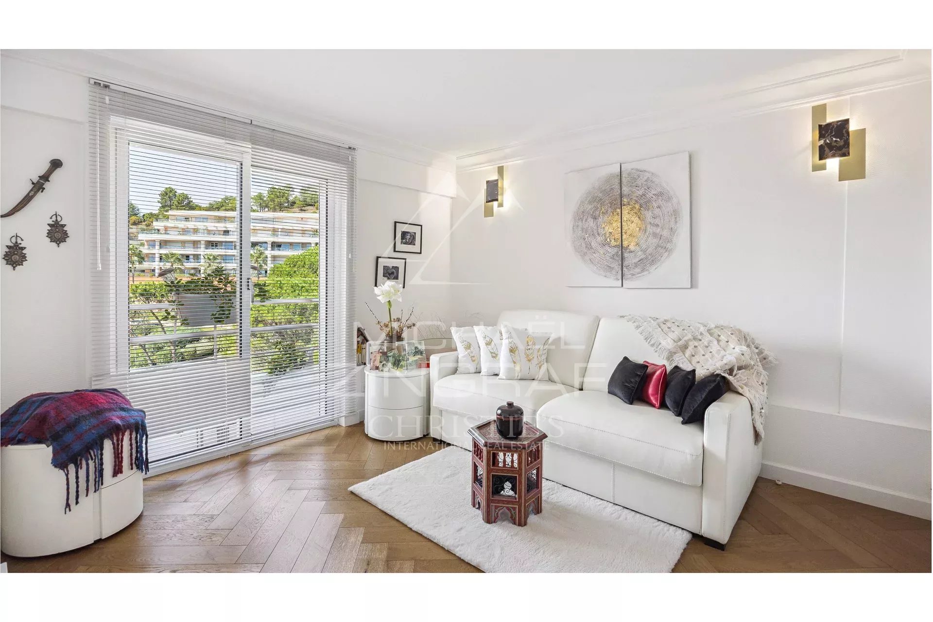 RENOVATED APARTMENT WITH SEA VIEW