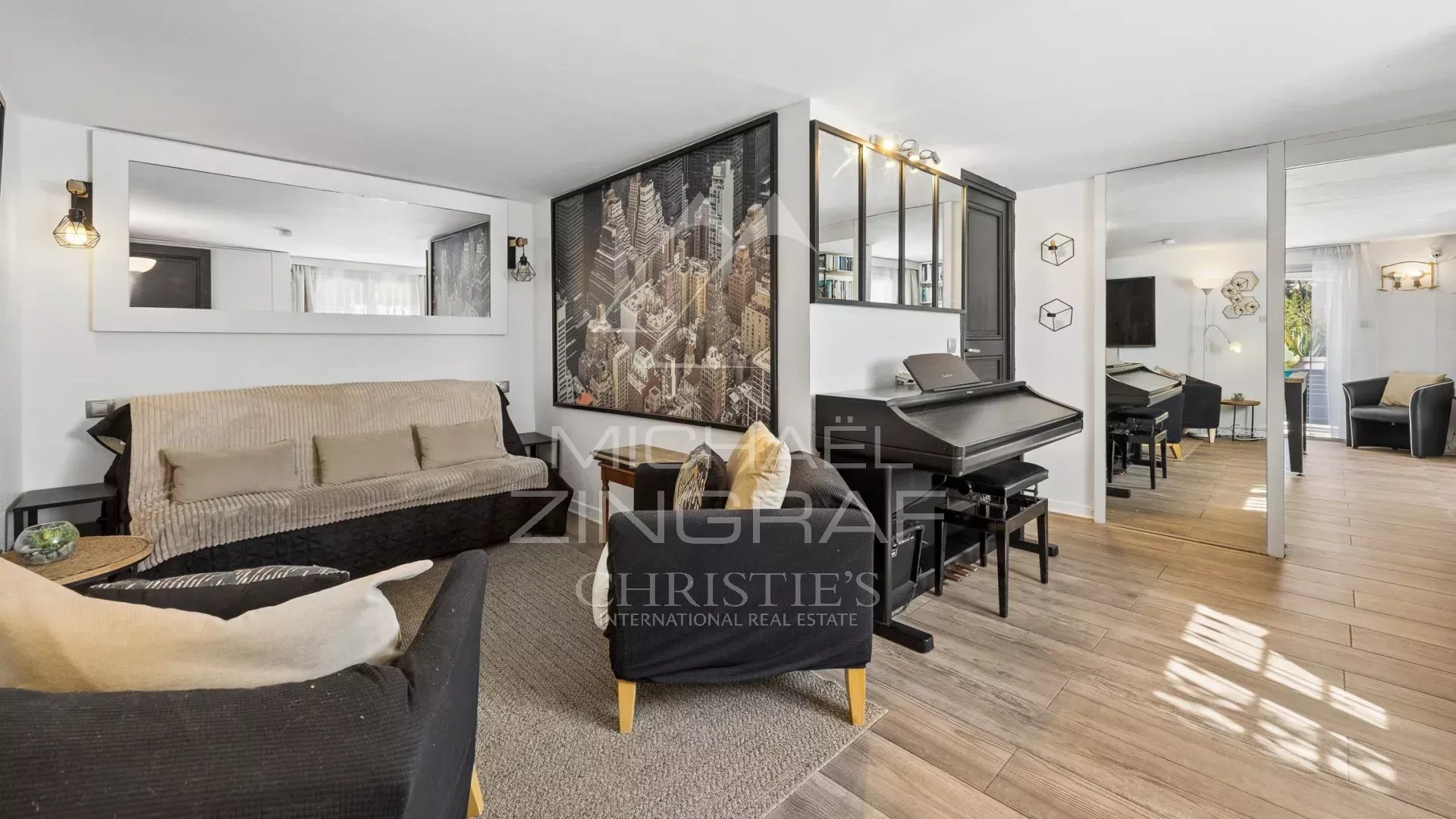 Roquefort-les-Pins – Elegant family property in the heart of a sought-after residential area