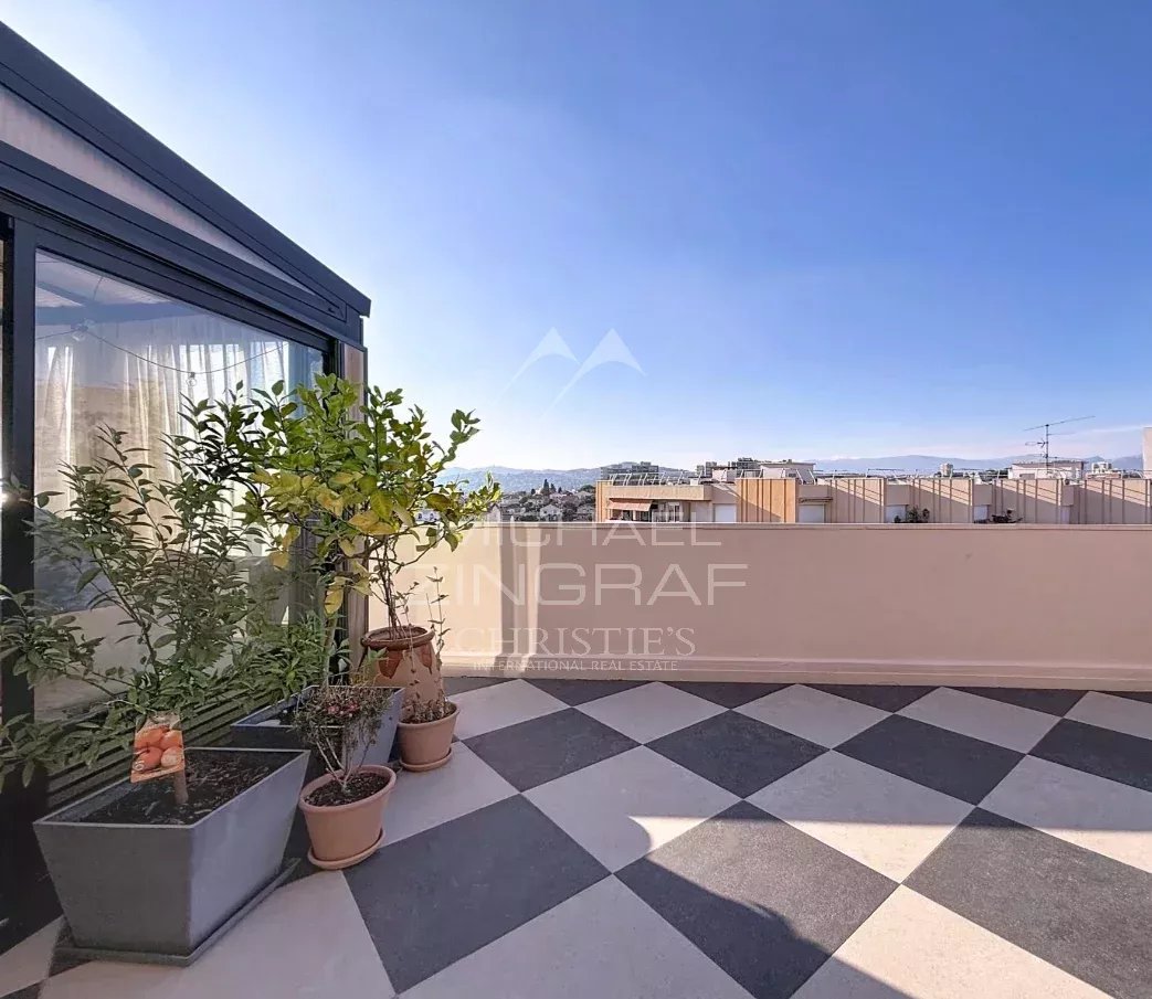Juan-les-Pins – Außergewöhnliche Wohnung im obersten Stockwerk, großzügige Räume, Sonne und Meerblick