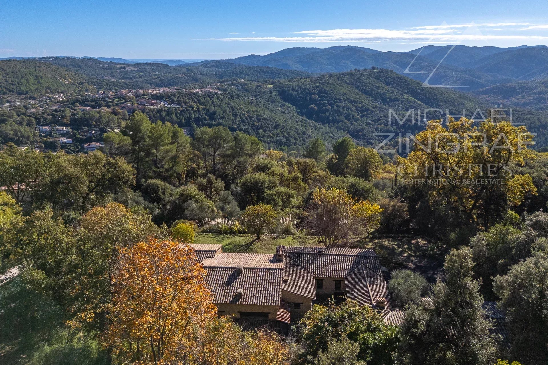 Villa Contemporaine Rénovée au Cœur de l’Arrière-Pays Cannois