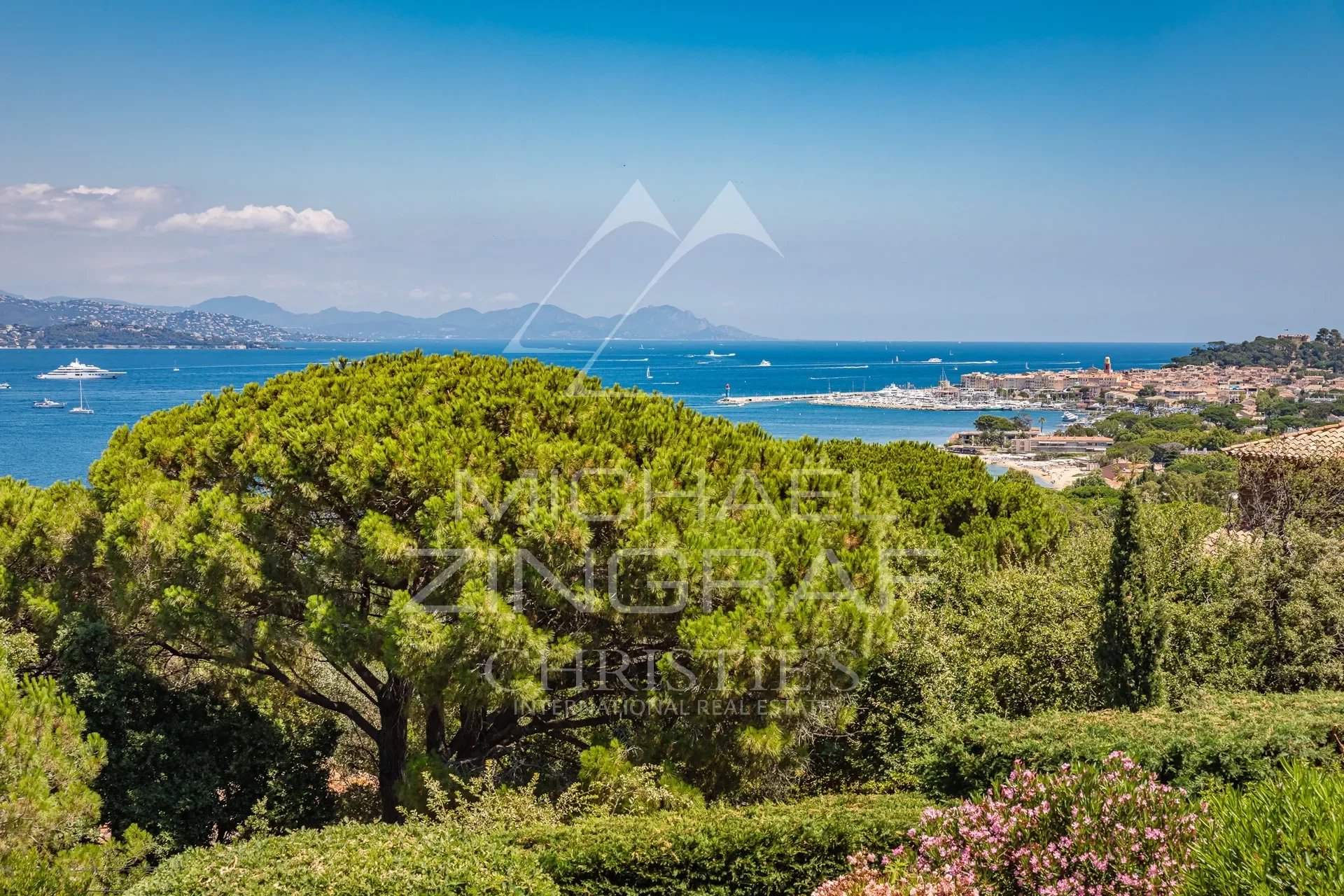 Close to Saint-Tropez - Exceptional property with sea view