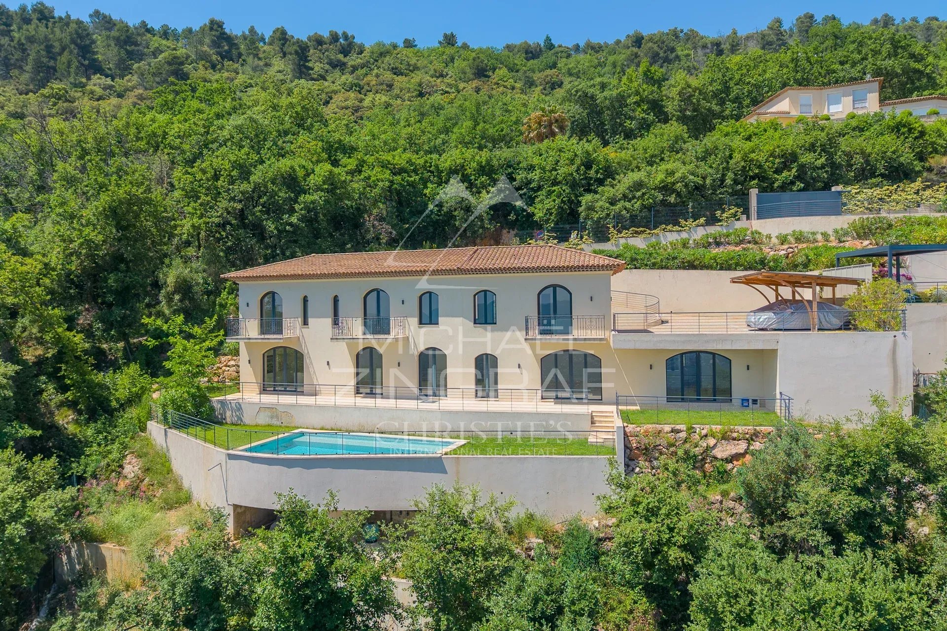 Uncluttered villa with panoramic views of the Riviera