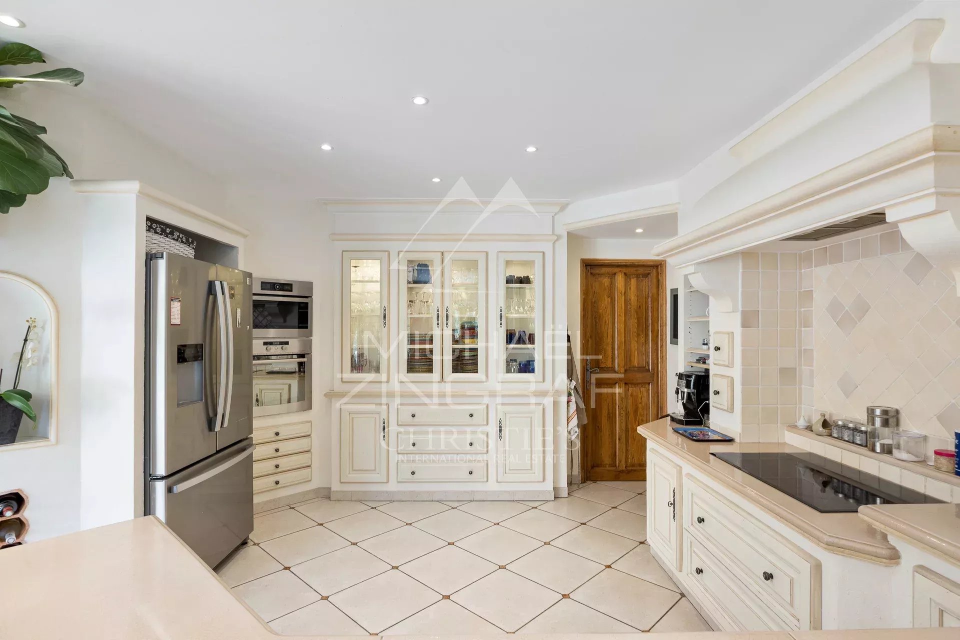 Villa mit außergewöhnlich großzügigen Räumlichkeiten