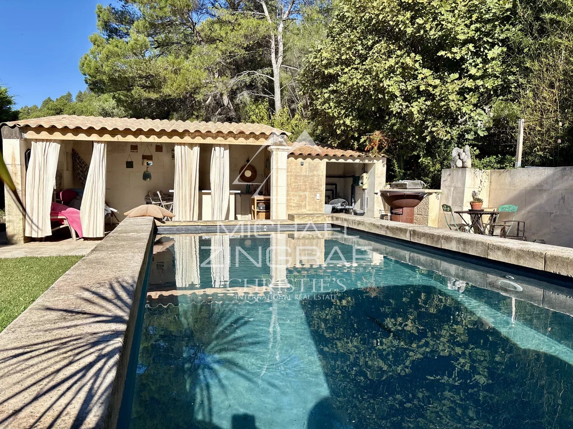 House with over 2 hectares of land