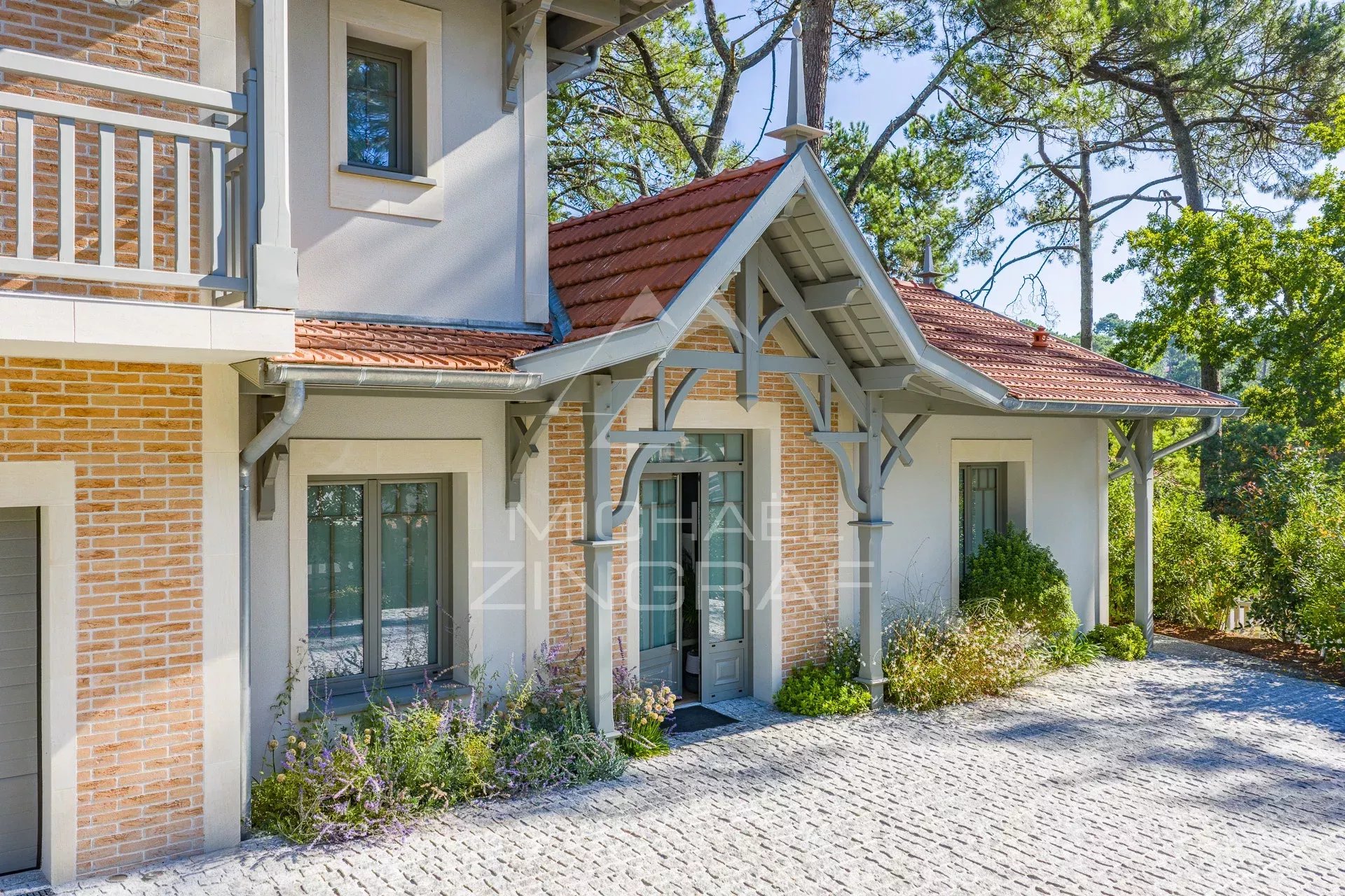 Abatilles – Elegante Familienvilla mit Pool