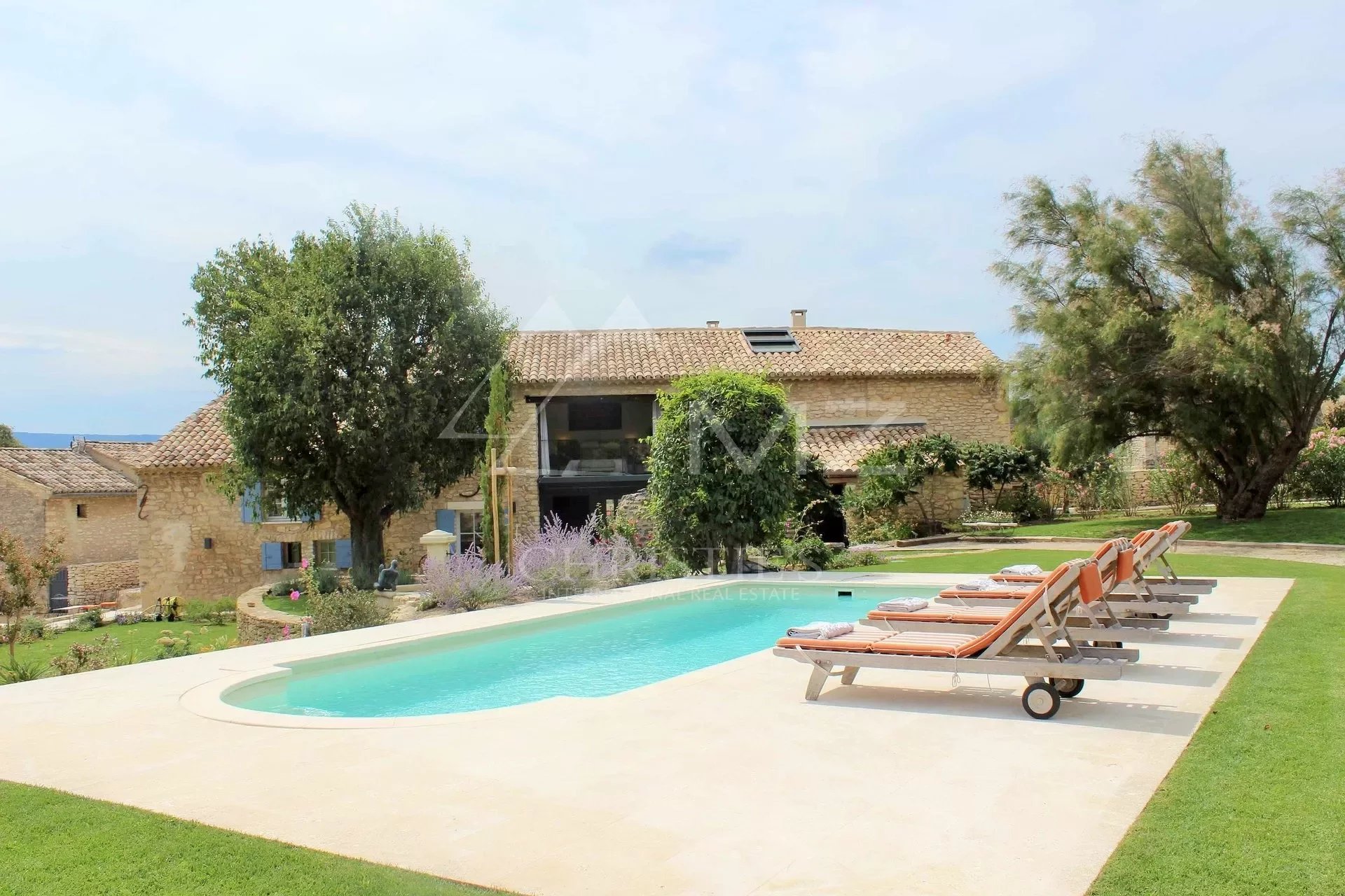 Close to Gordes - Beautiful Mas with two pools
