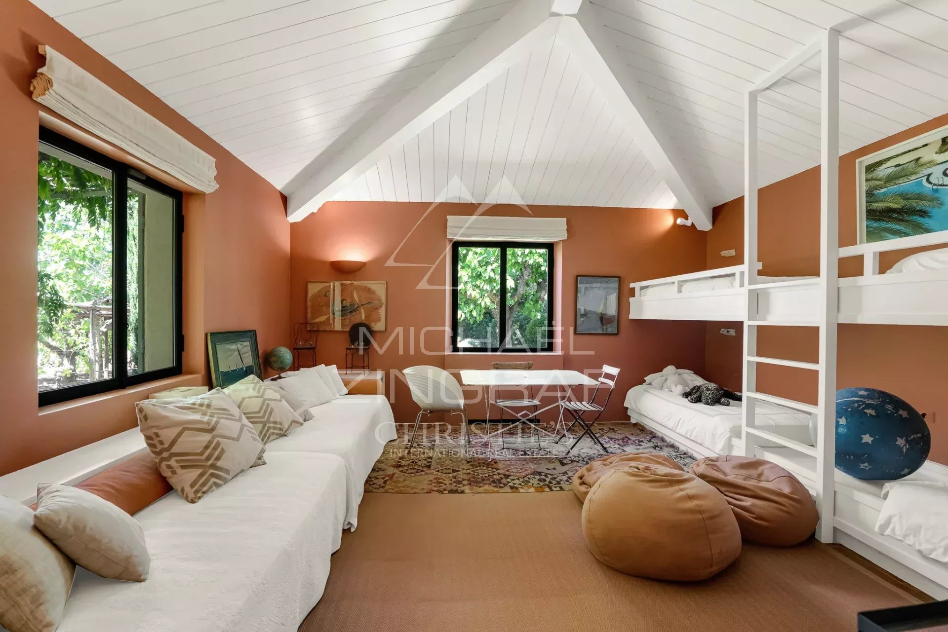 Magnificent property with tennis court - Les Salins, la Moutte