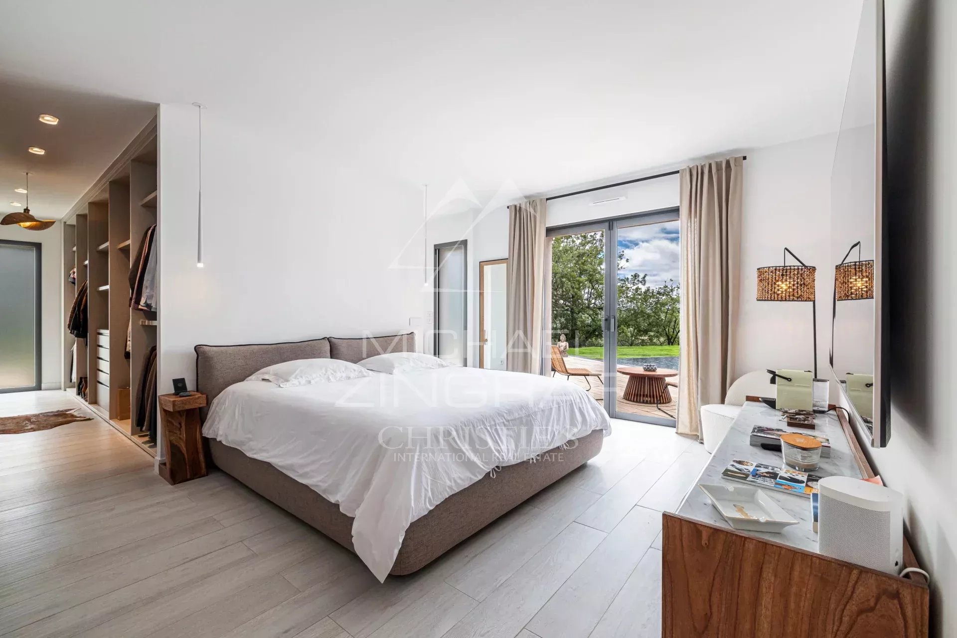 Villa contemporaine dans un domaine privé