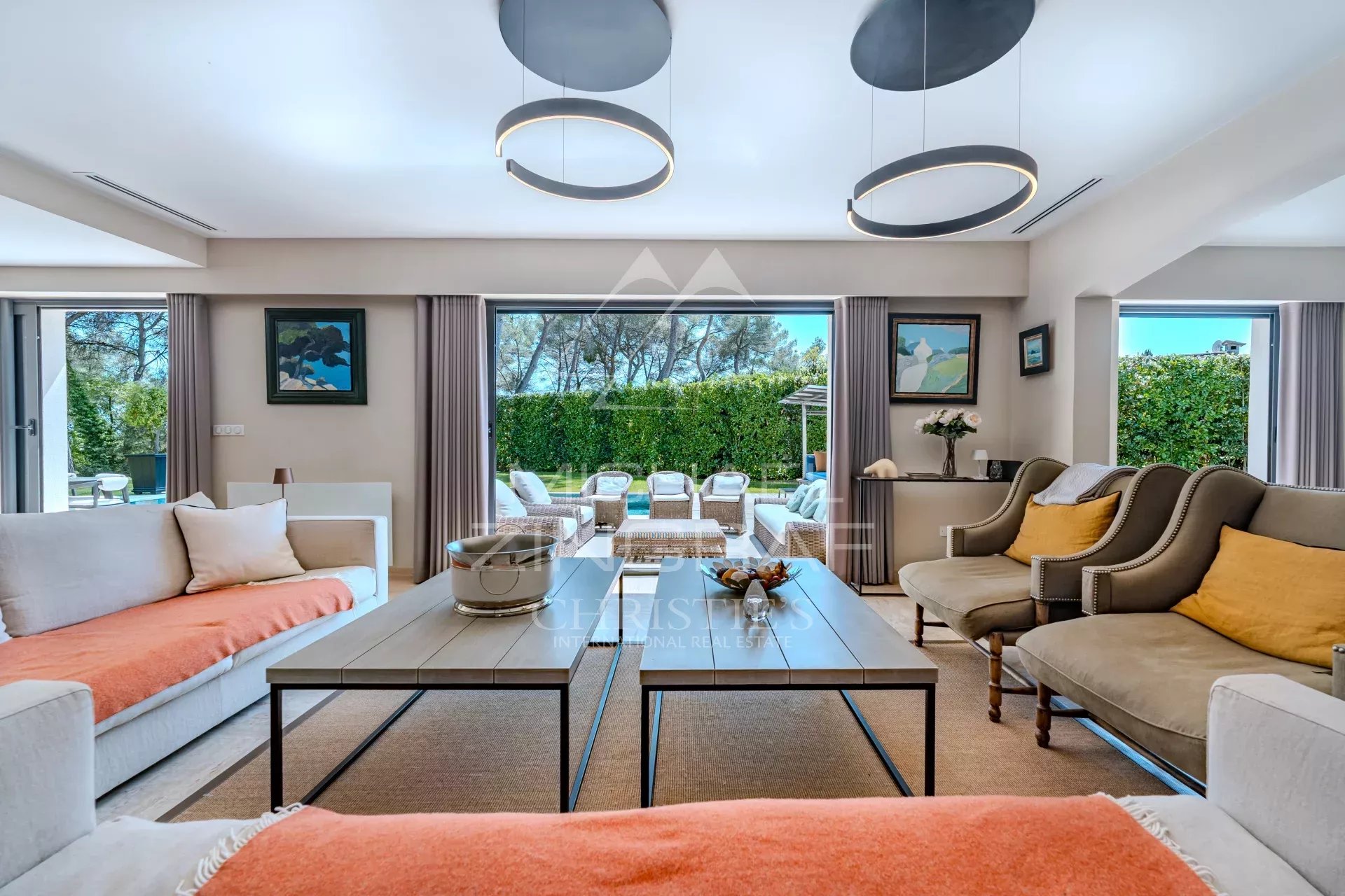 Mougins - Ruhige Lage, ebenerdige Villa - 5 Schlafzimmer