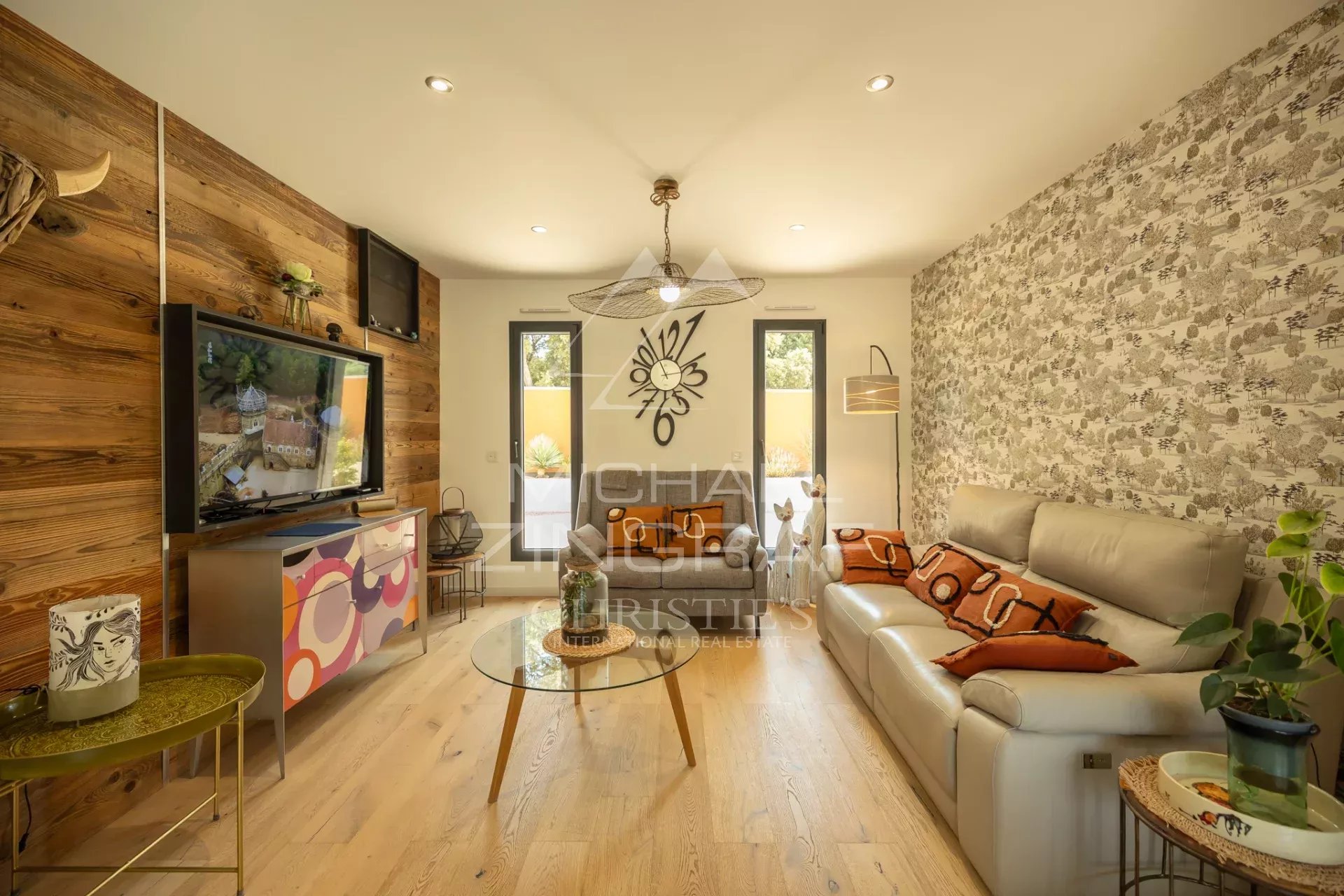 Zeitgenössisches Anwesen