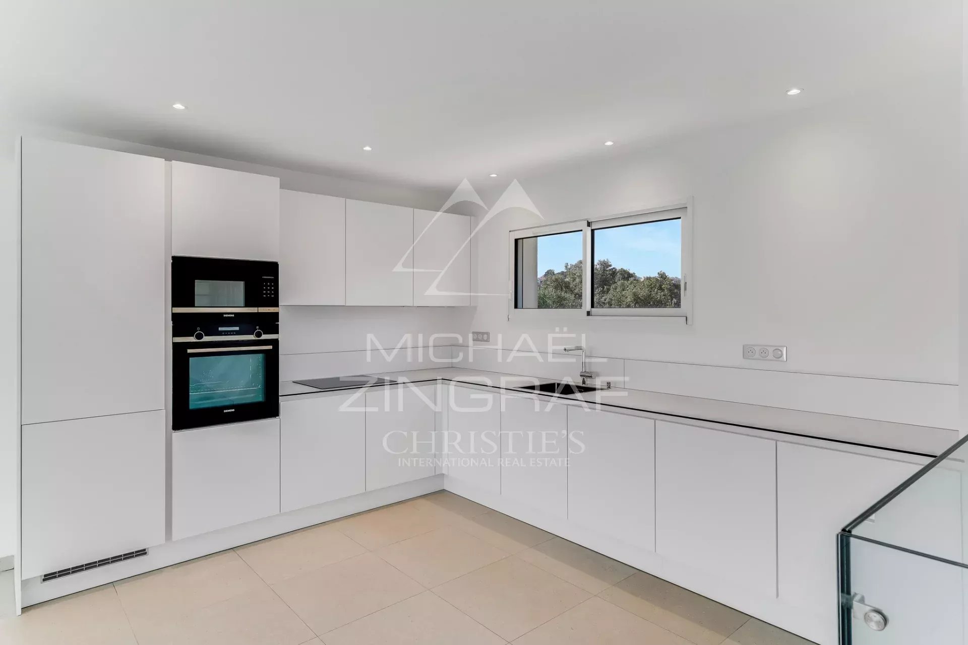 Élégante villa familiale à 5 minutes du port avec vue sur la mer