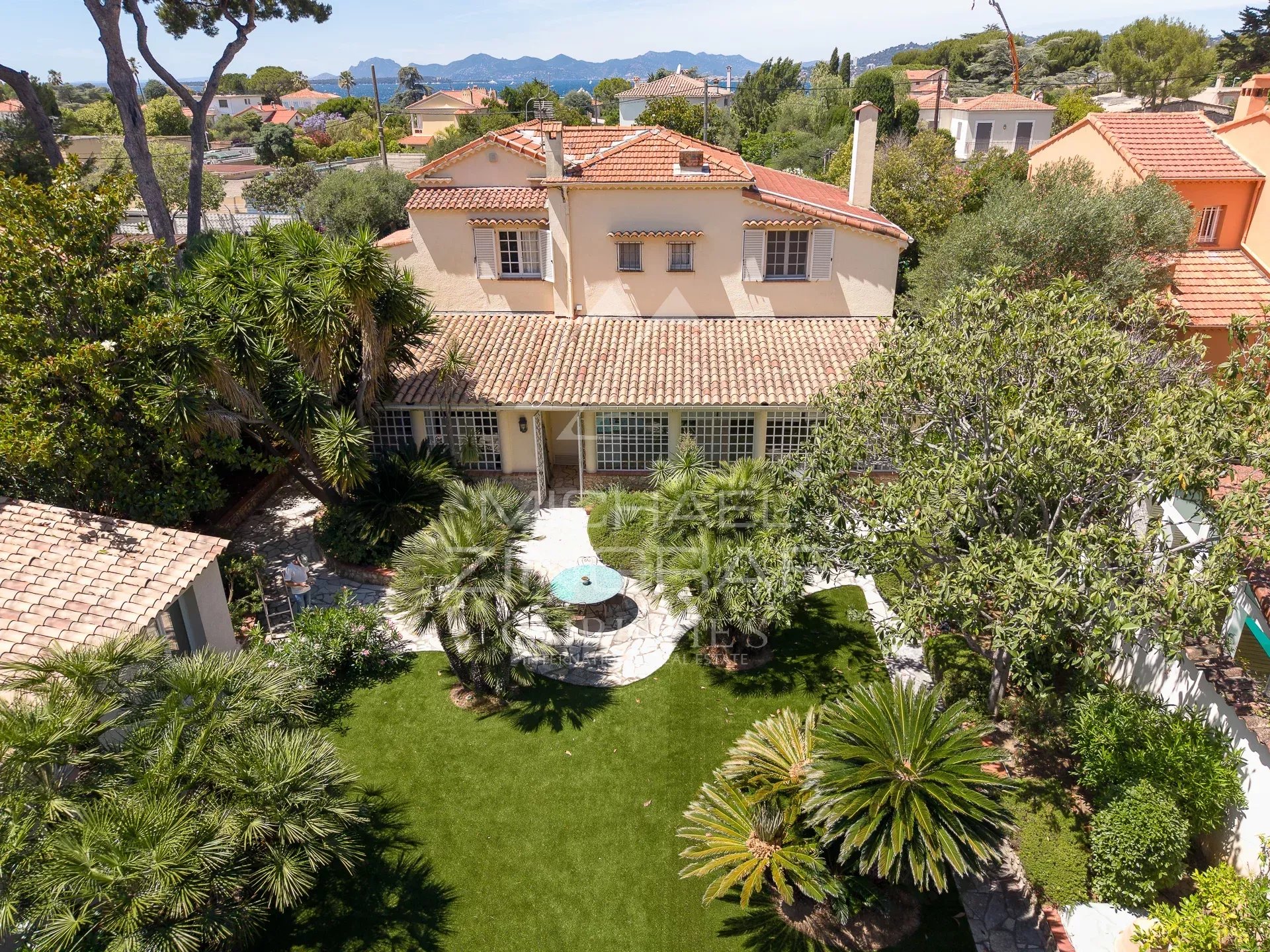 Cap d’Antibes – Élégante villa au calme absolu, à quelques pas des plages de la Garoupe