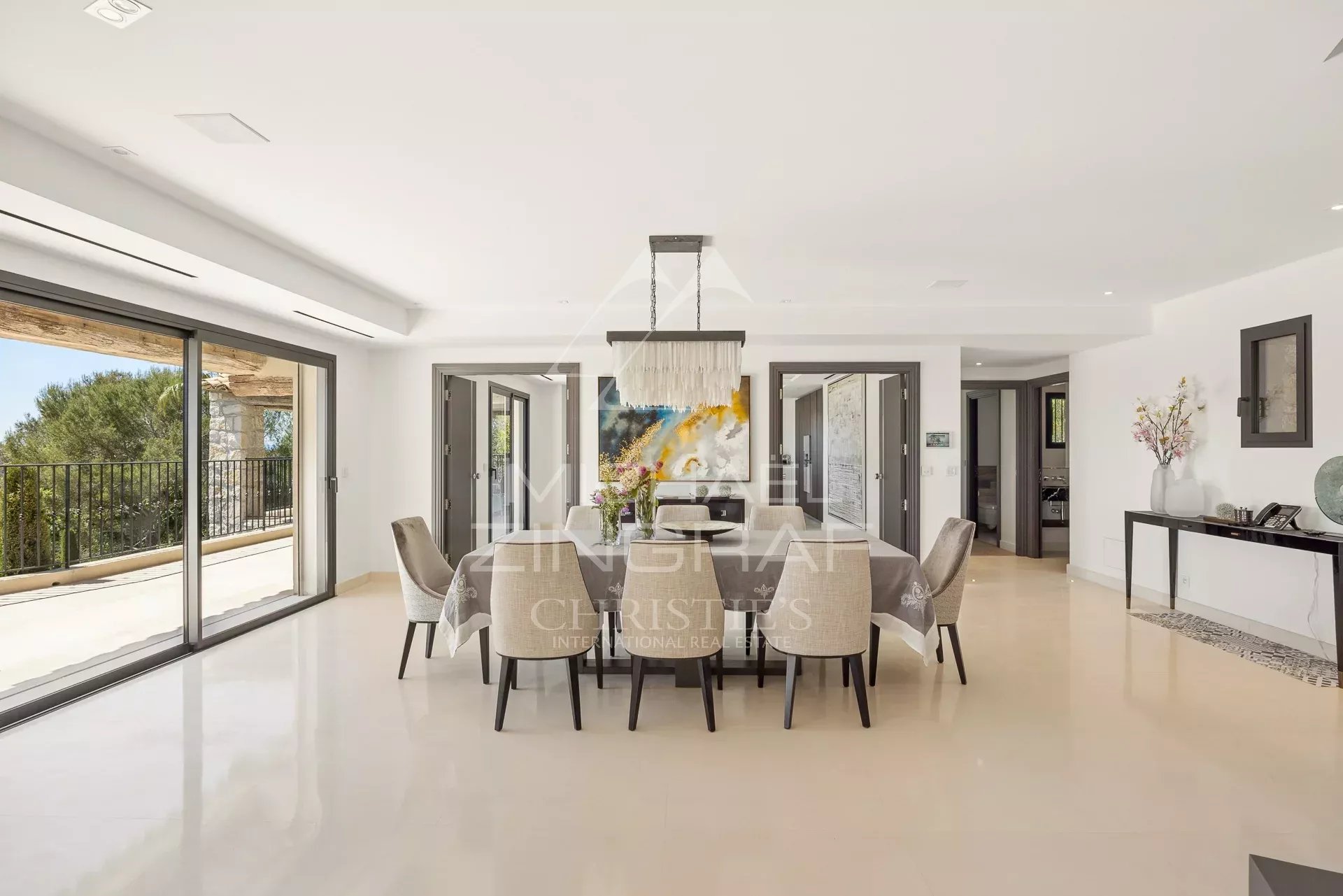 Close to Saint-Paul de Vence - Luxurious Villa within a closed domain