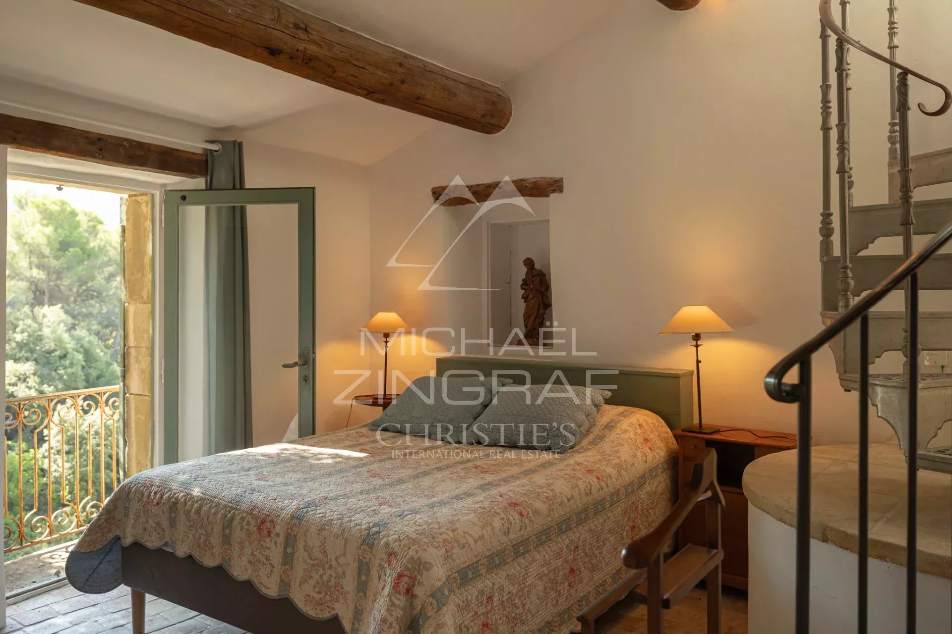 Exclusivité - Propriété troglodyte unique au cœur du Luberon