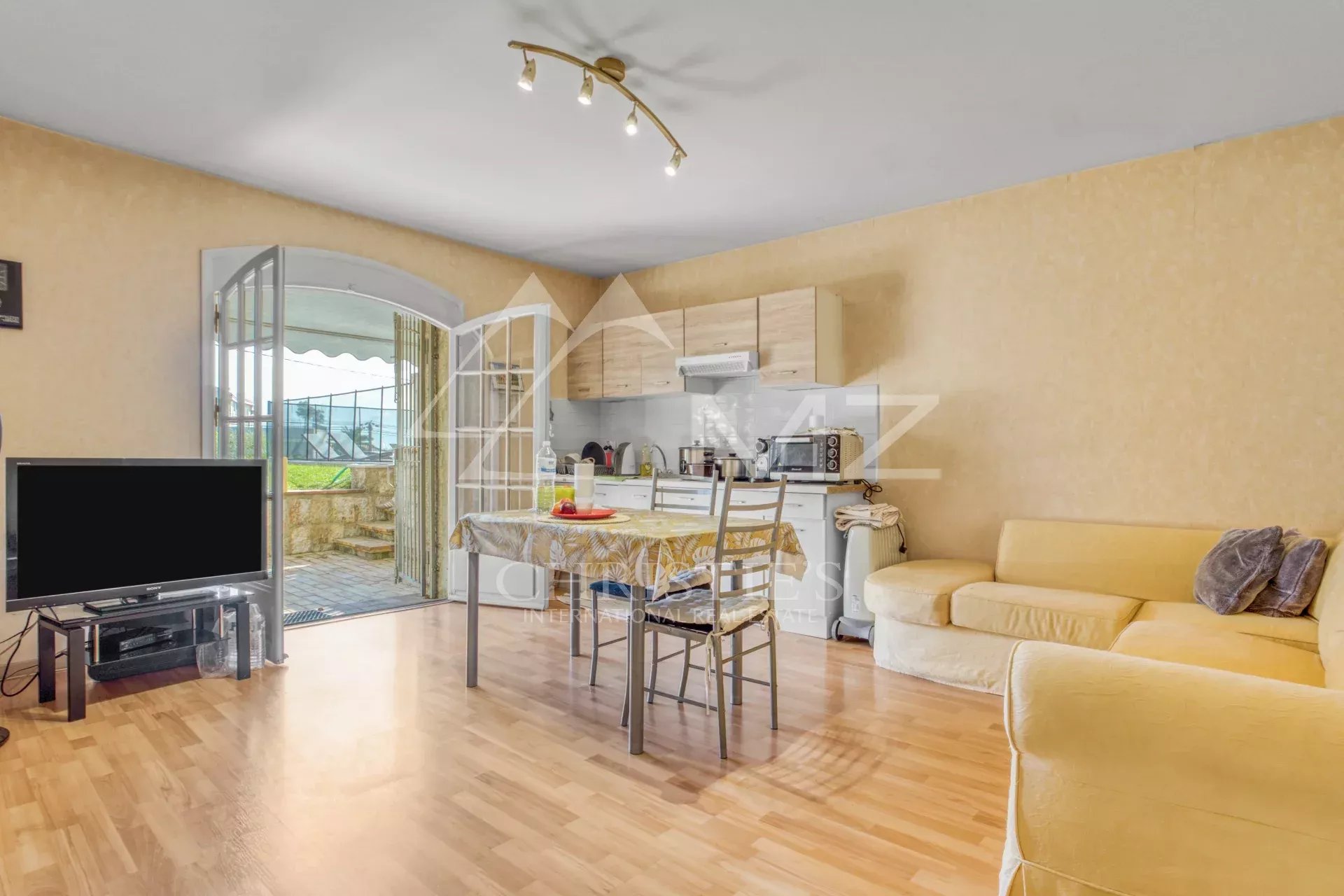 Nizza – Fabron – Wunderschönes, ebenerdiges Anwesen