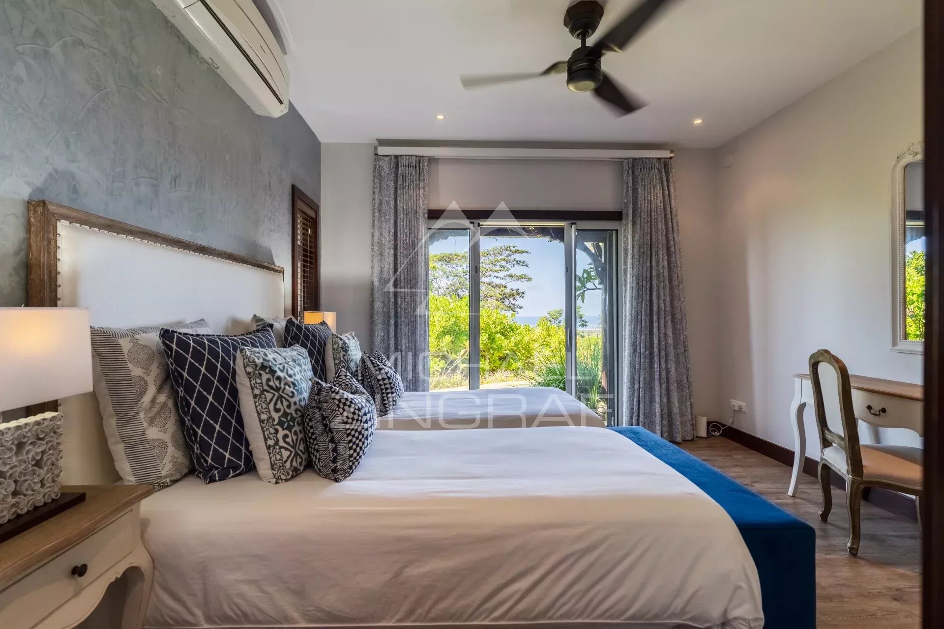 Villa d’exception avec vue panoramique sur l’océan à Valriche