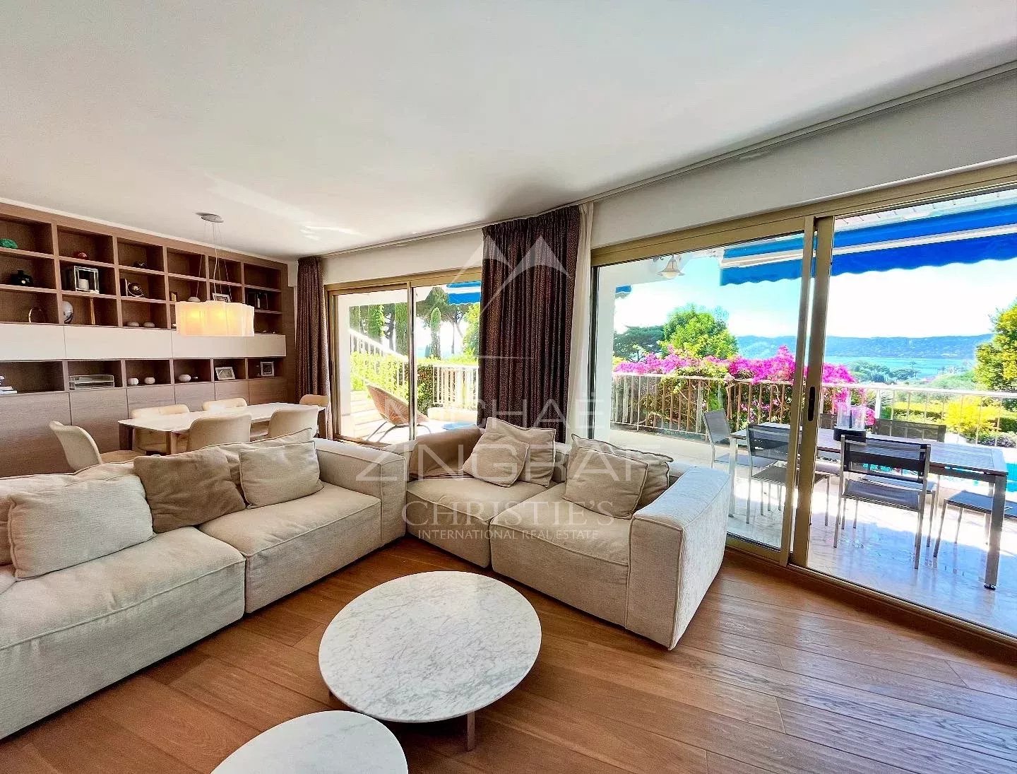 Antibes – Magnifique Appartement avec Vue Mer et Accès Piscine