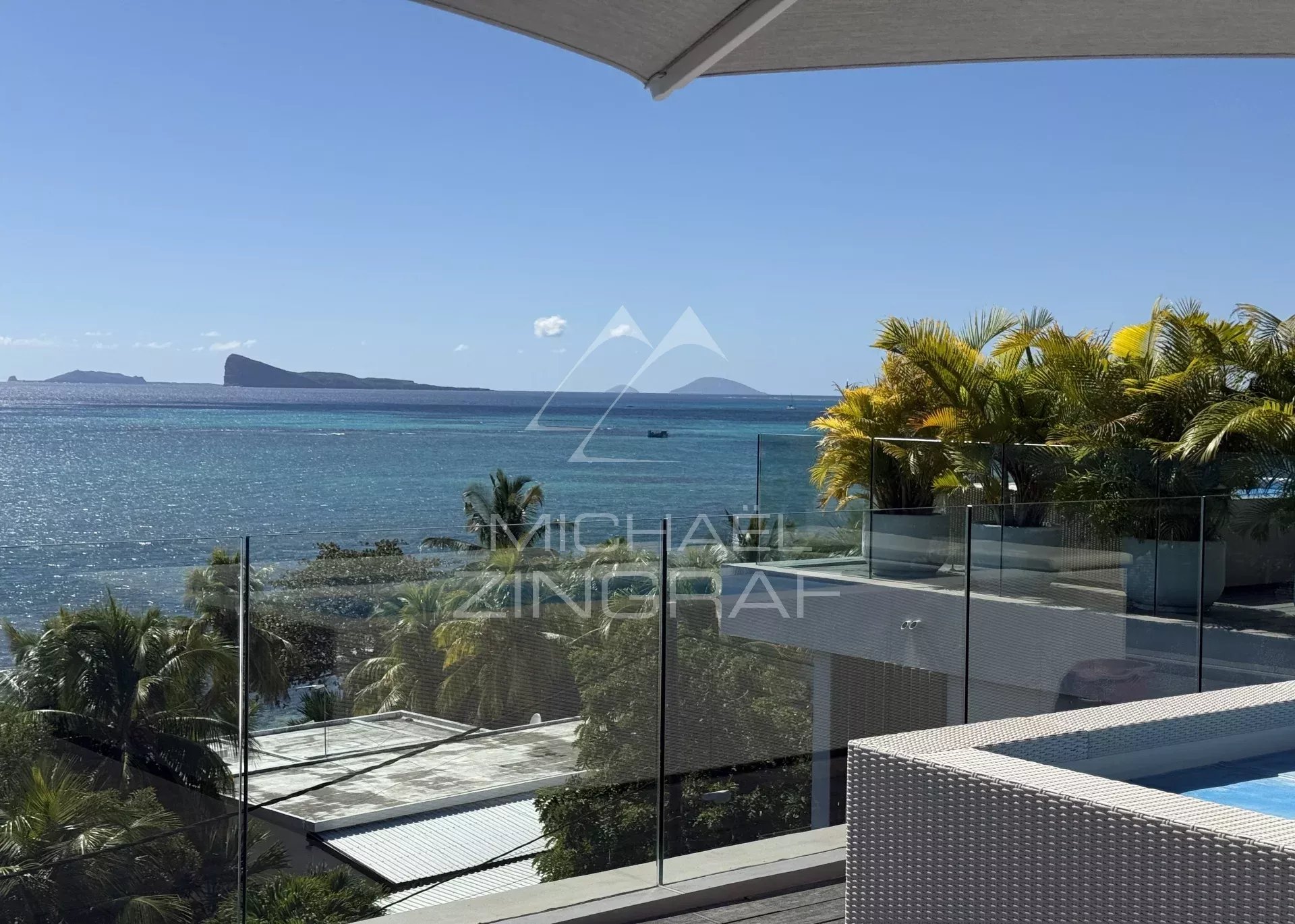 Luxury Penthouse with Sea Views – Pointe aux Canonniers